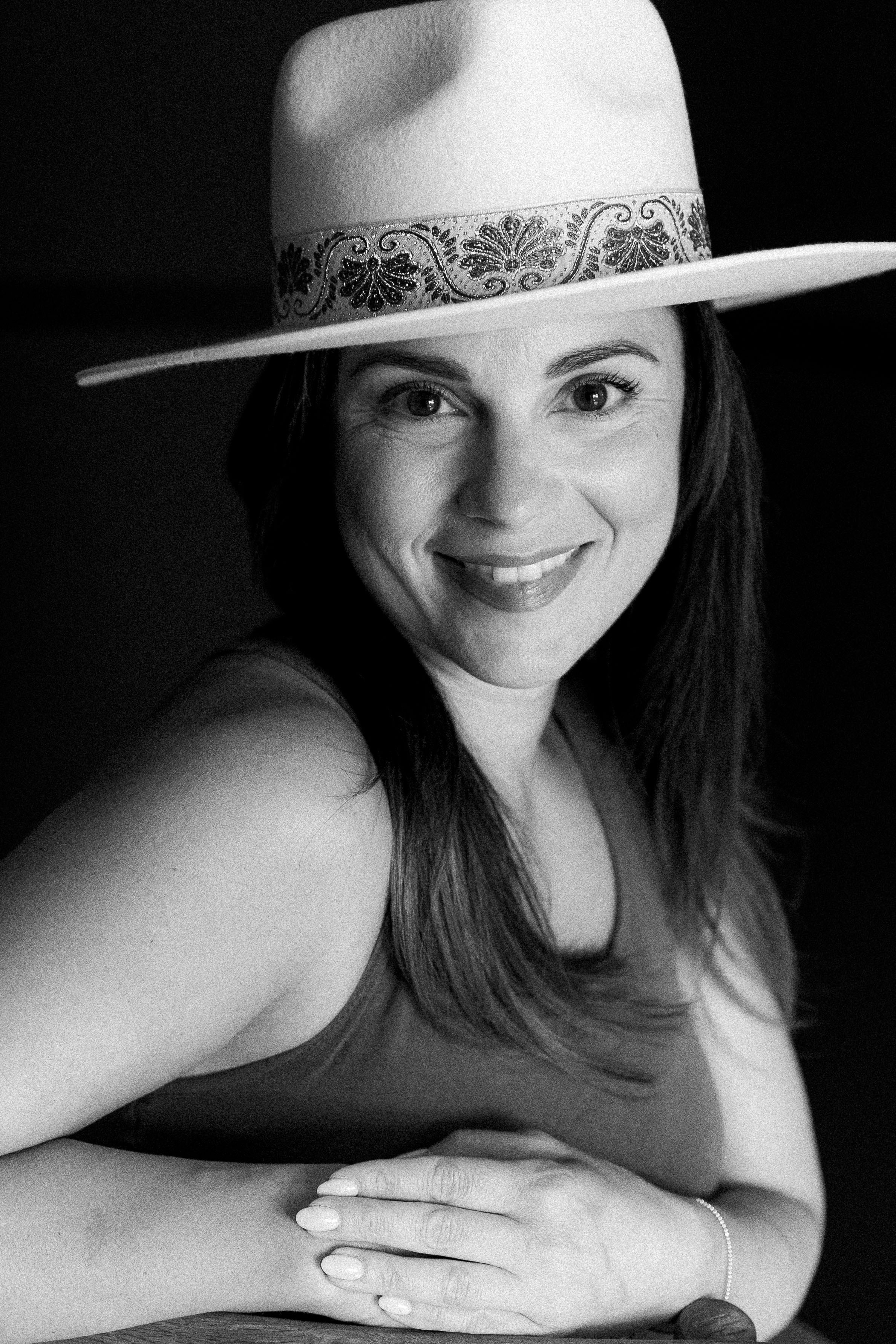 S. Rawnoir- Portrait photography by Daria Paliy.Timeless black&white portraits of women in NYC area