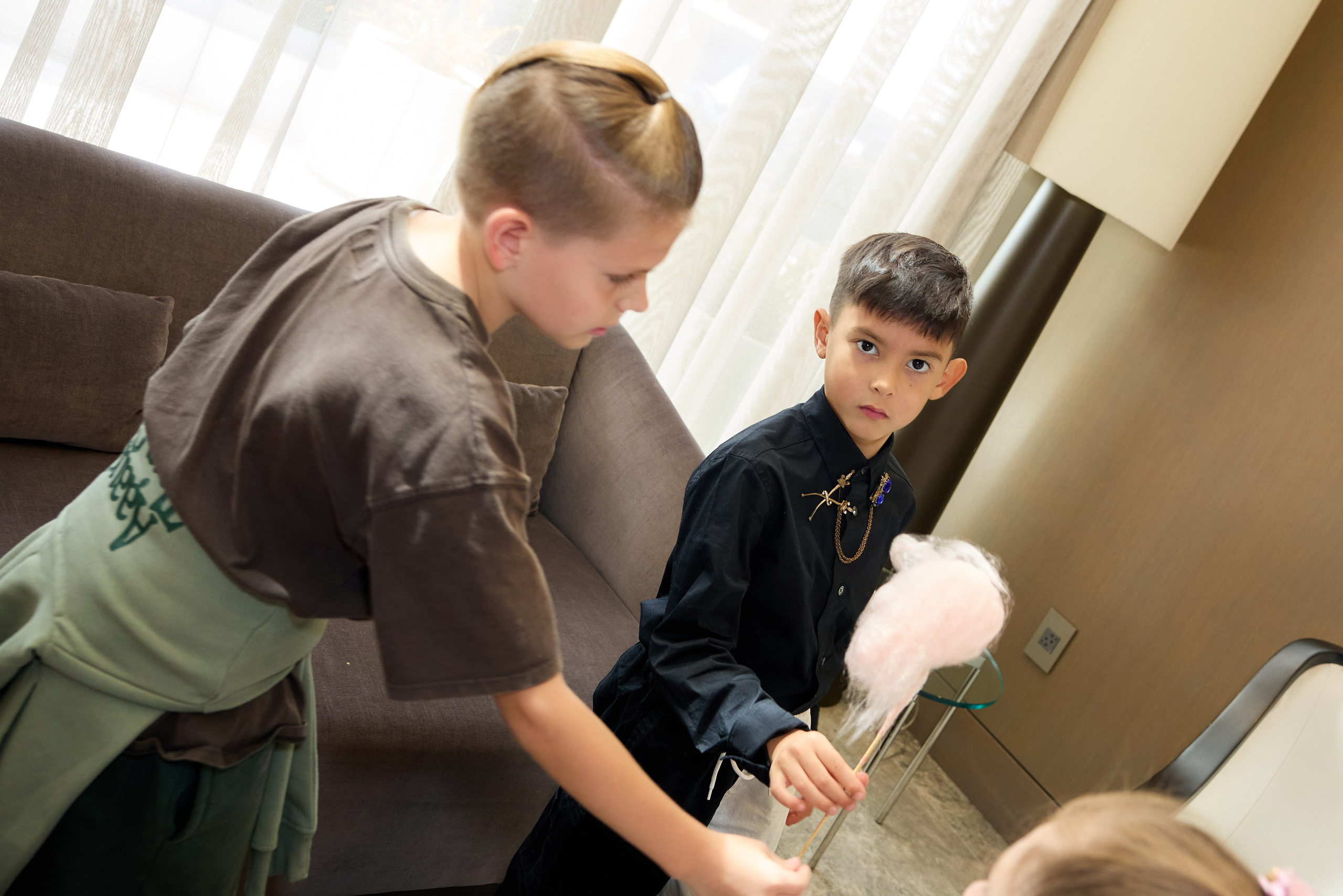 Авторская благотворительная художественная выставка Дианы Бортник. Фотограф Юлия Маковеева