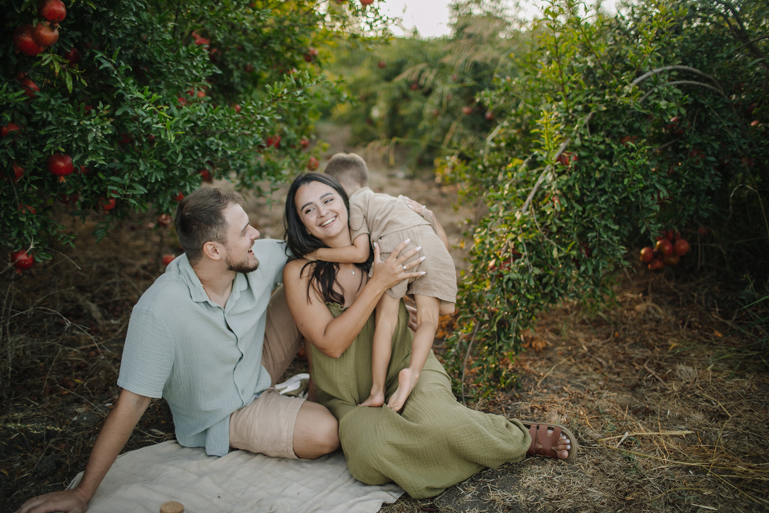 Binyamina garden. Family photographer in Israel
