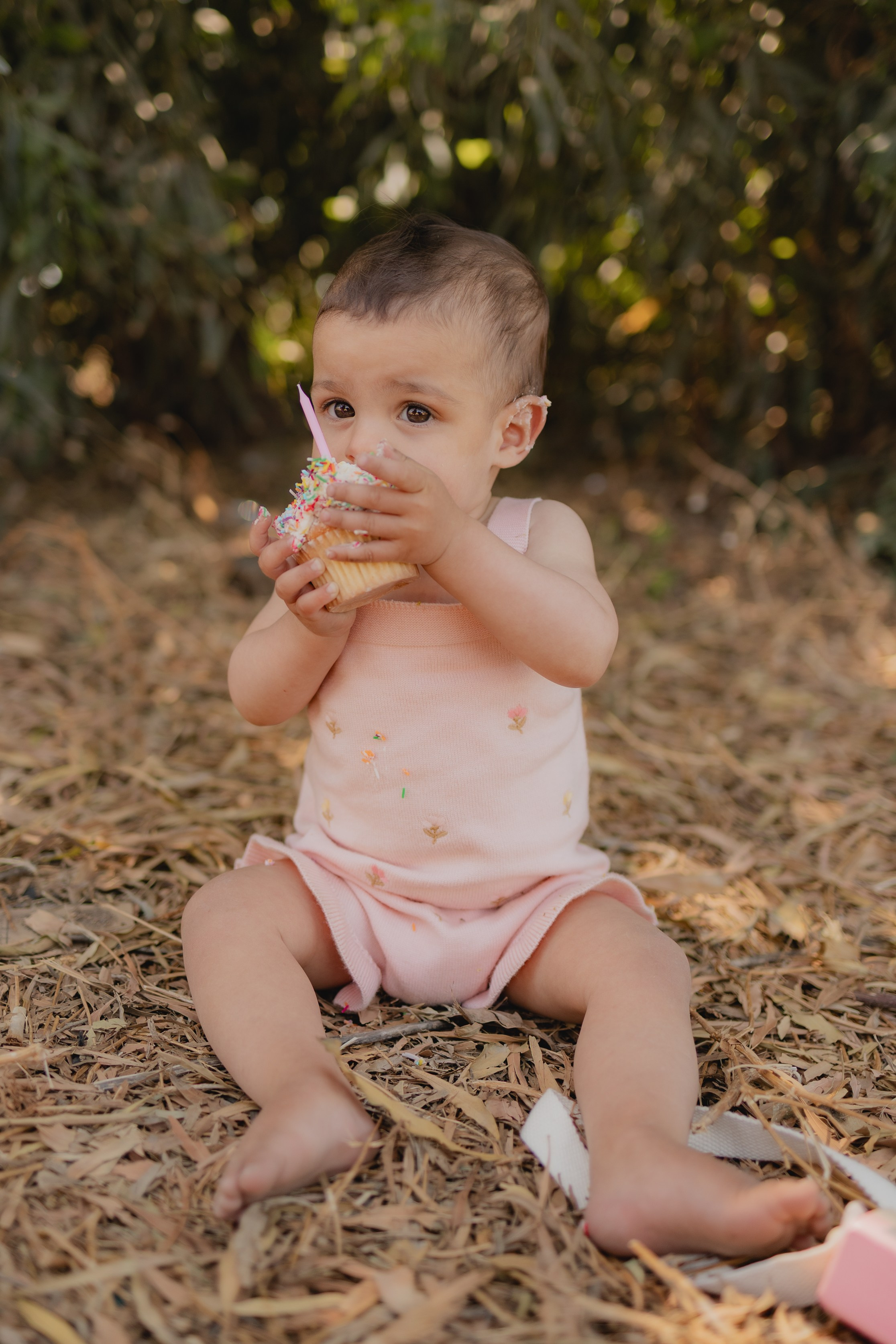 רני בת שנה חוף ים. שני ויזל | צלמת הריון, צילומי משפחה וצילומי בוק בת מצווה