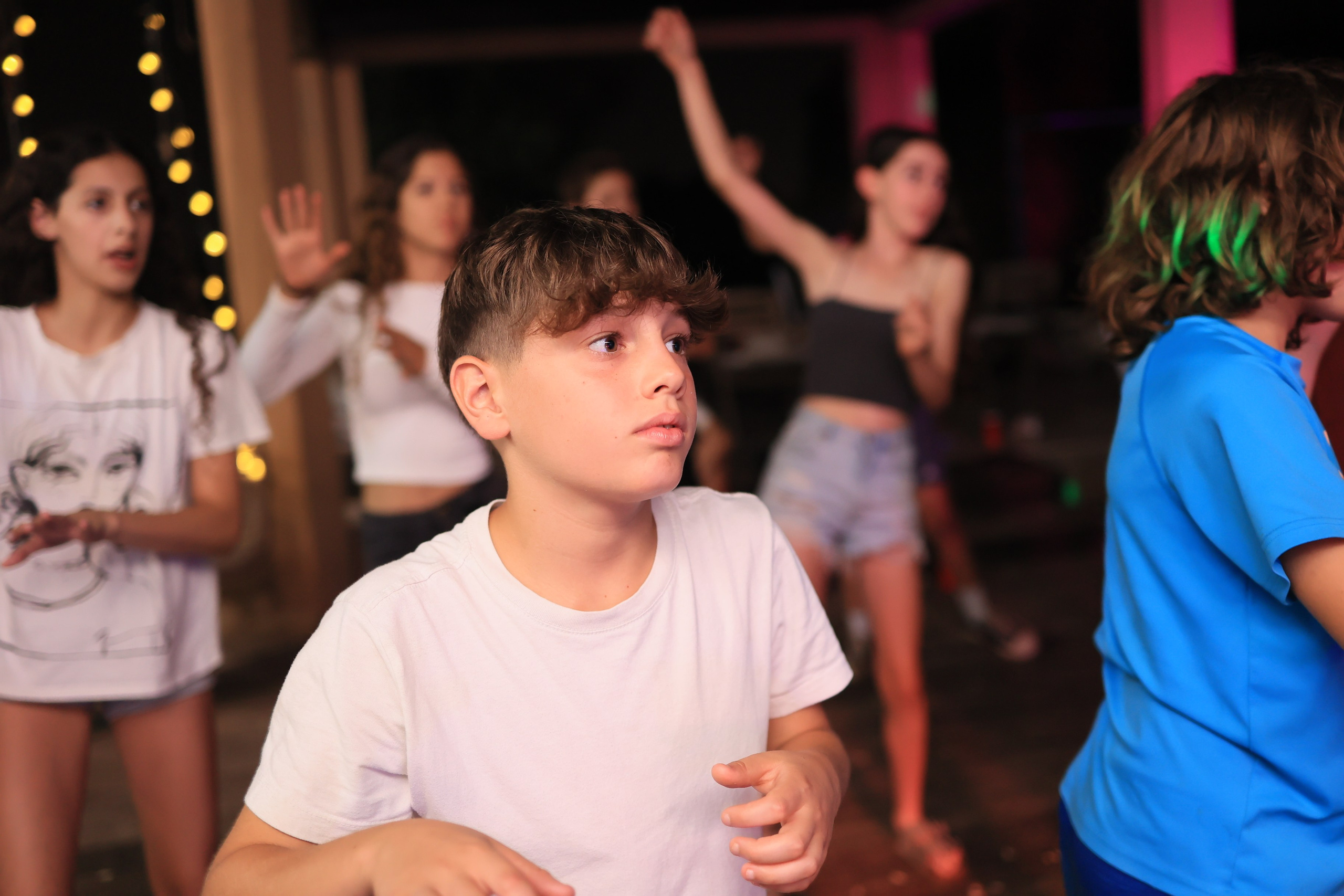 בת מצווה. שני ויזל | צלמת הריון, צילומי משפחה וצילומי בוק בת מצווה