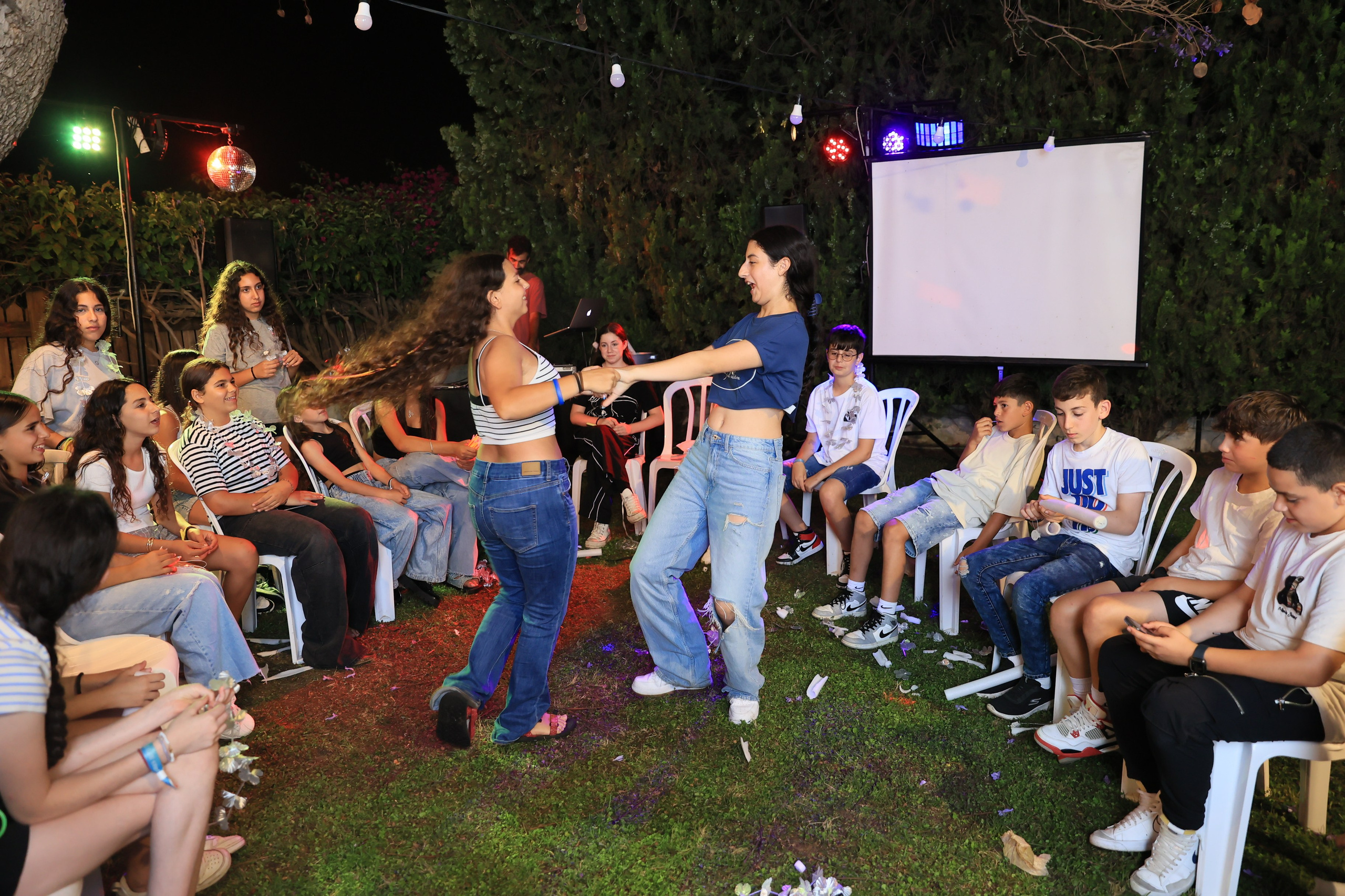 בת מצווה. שני ויזל | צלמת הריון, צילומי משפחה וצילומי בוק בת מצווה