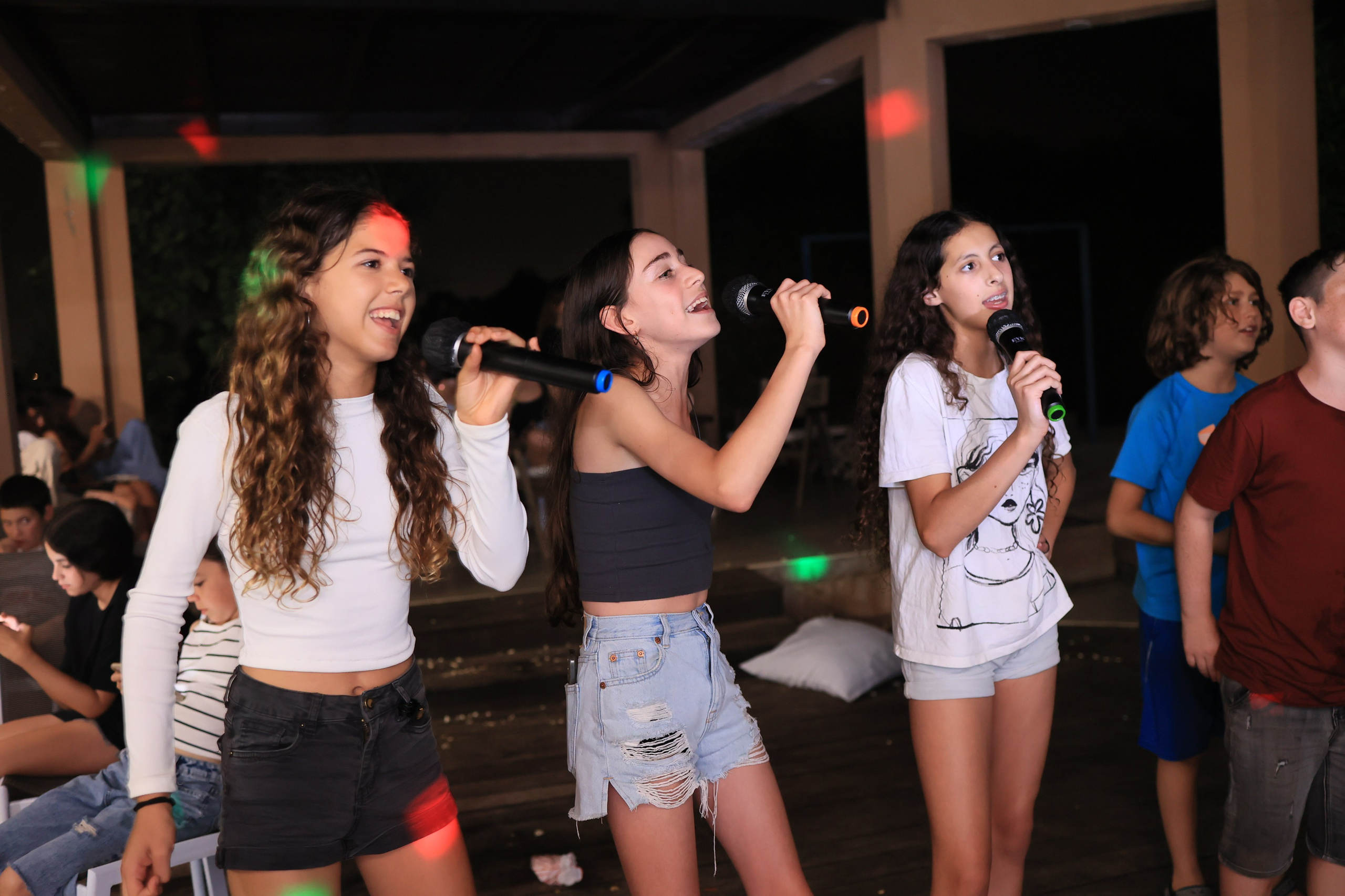 בת מצווה. שני ויזל | צלמת הריון, צילומי משפחה וצילומי בוק בת מצווה