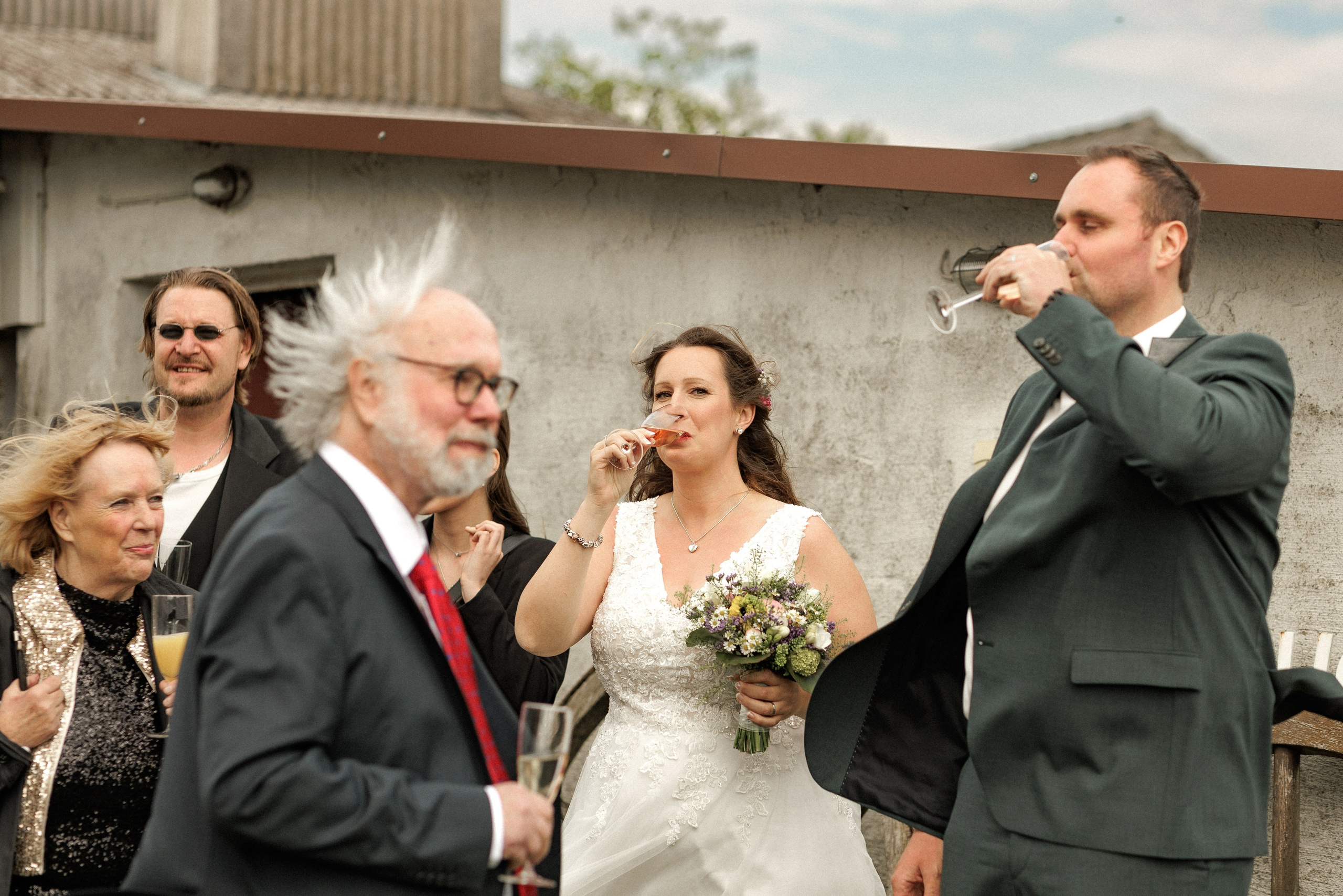 Hochzeitsfotografie an der Windmühle Eyendorf | Historische Romantik in Niedersachsen. Hochzeitsfotograf und Hochzeitsvideograf aus Hamburg | Roka21Film