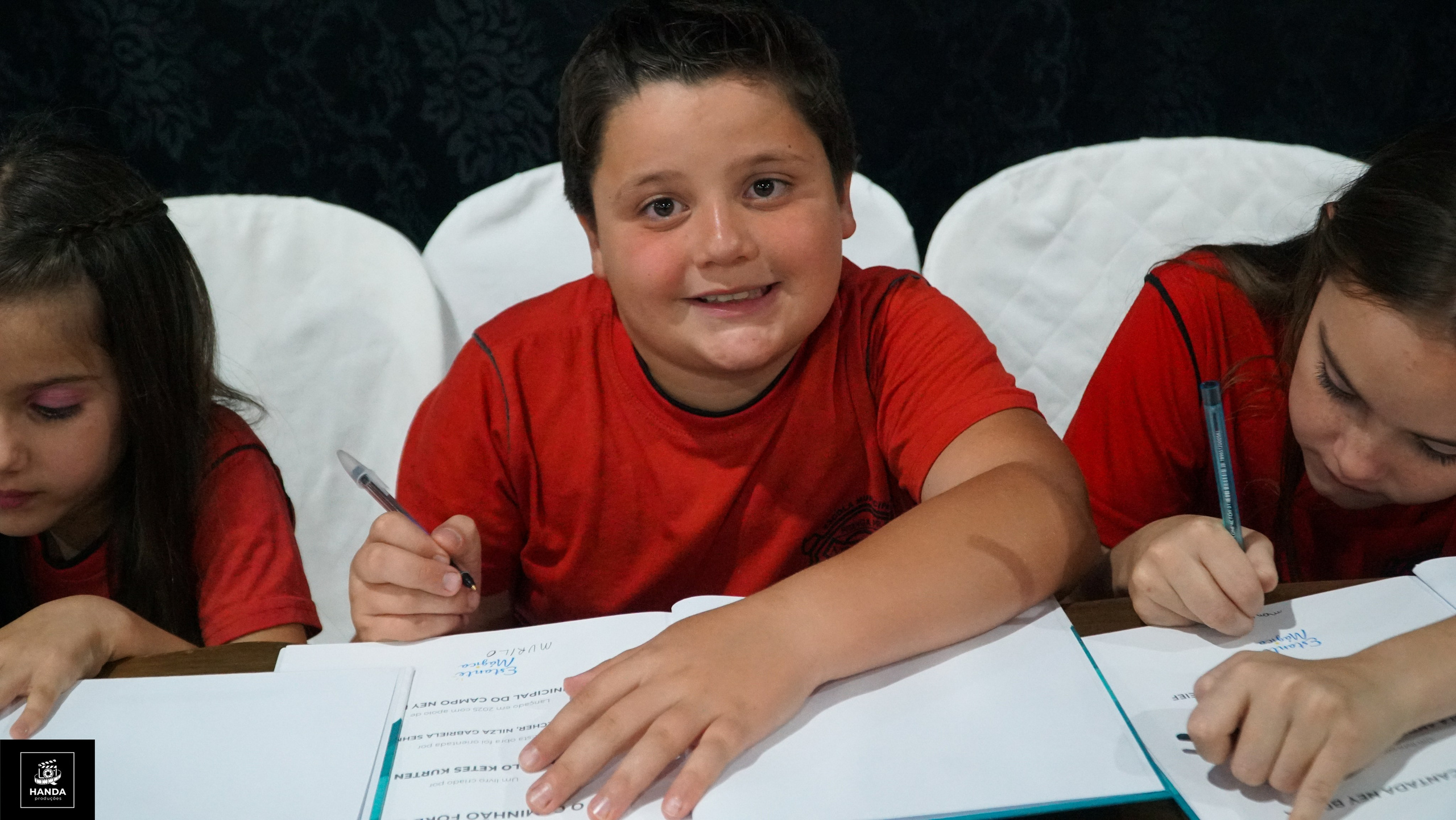 Noite autógrafos colégio Aurélio Buarque de Holanda. Handa Produções