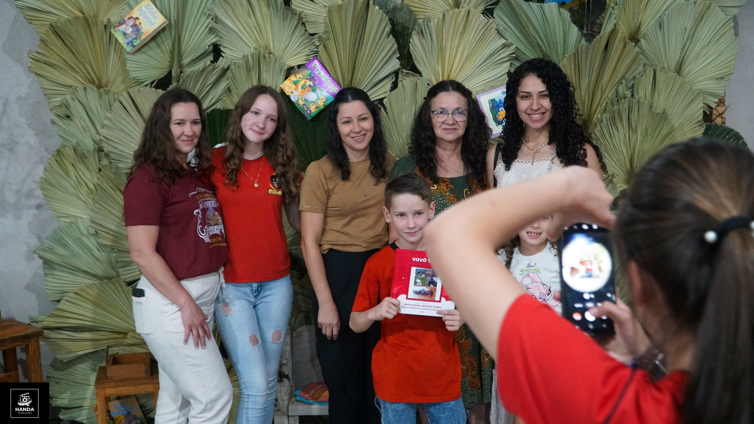 Noite autógrafos colégio Aurélio Buarque de Holanda. Handa Produções