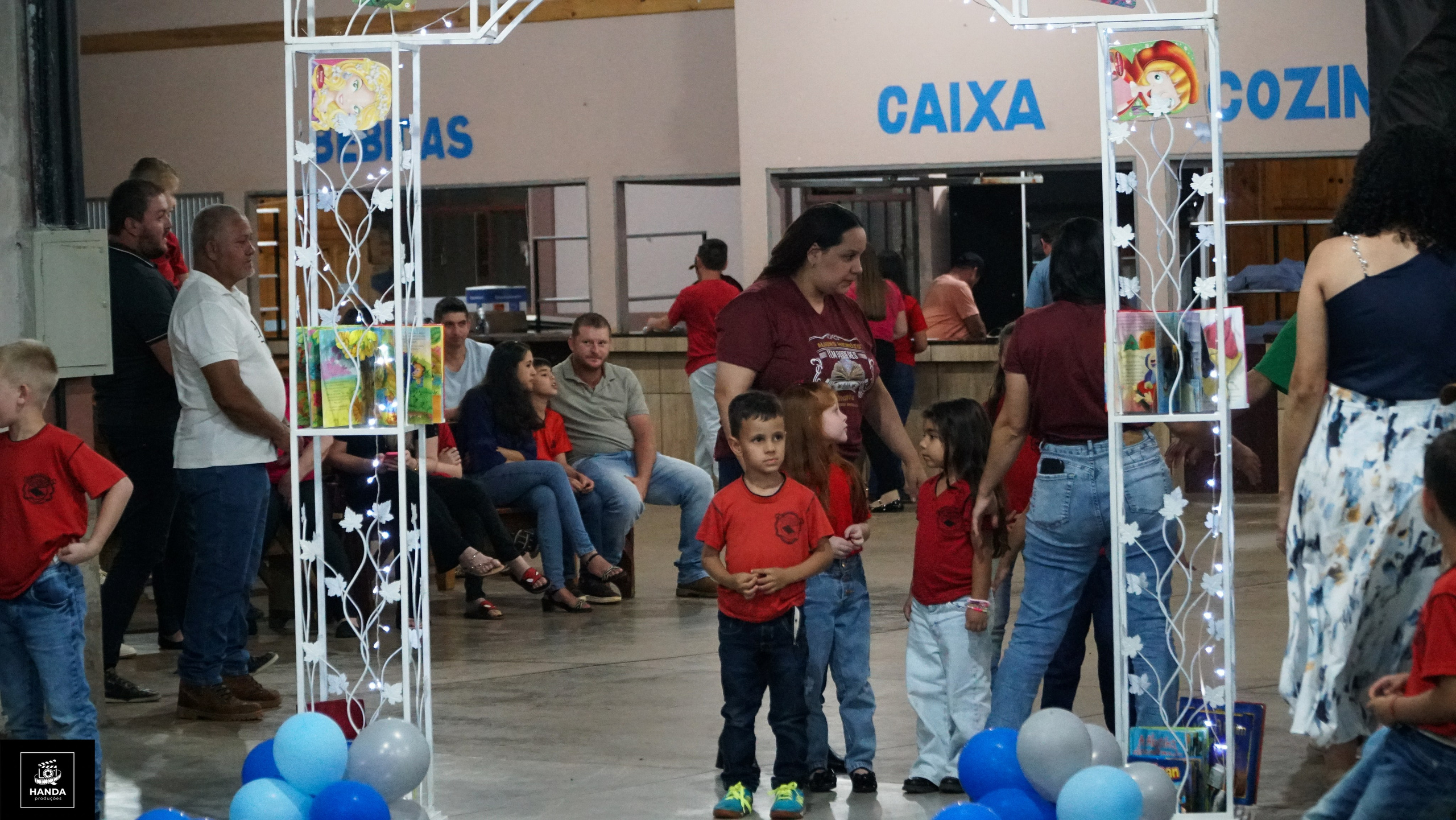 Noite autógrafos colégio Aurélio Buarque de Holanda. Handa Produções