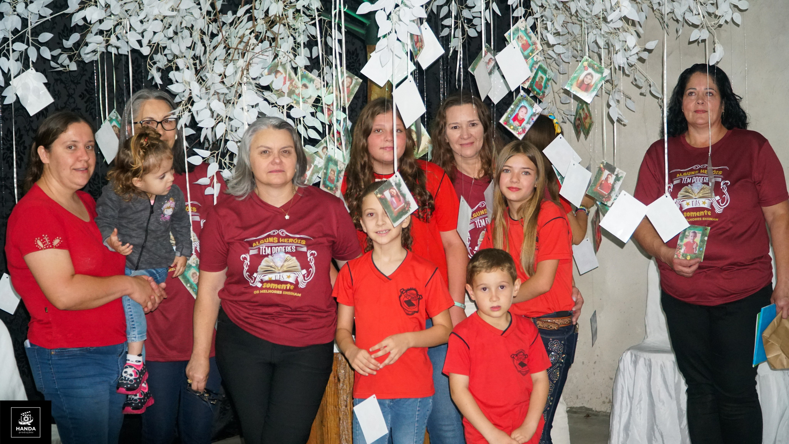 Noite autógrafos colégio Aurélio Buarque de Holanda. Handa Produções