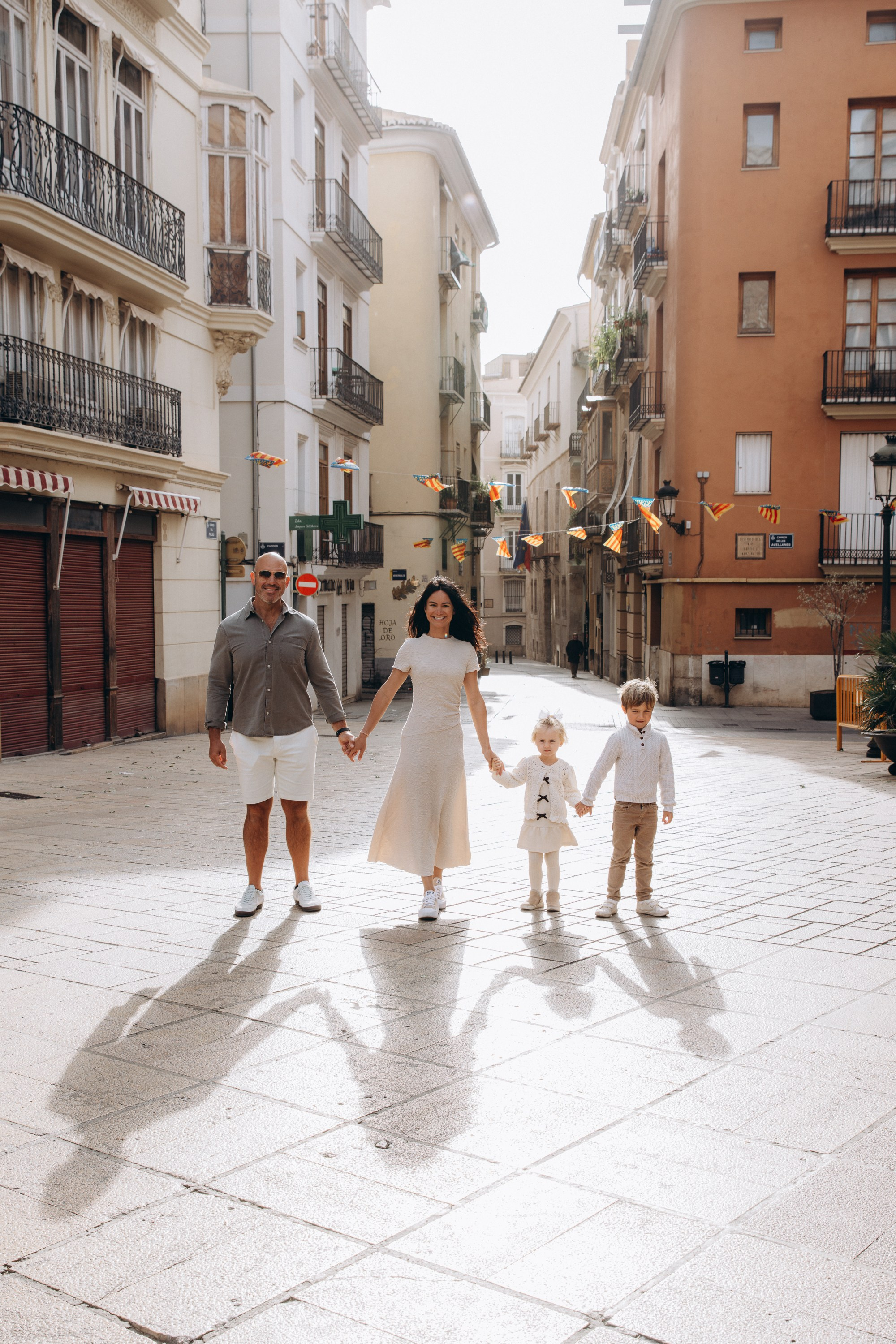 Fotografía Familiar por Julia Gnatenko | Sesiones de Fotos en Valencia, Alicante, Barcelona, España. Julia Gnatenko — Fotógrafa en Valencia, Alicante, Barcelona, España y Europa