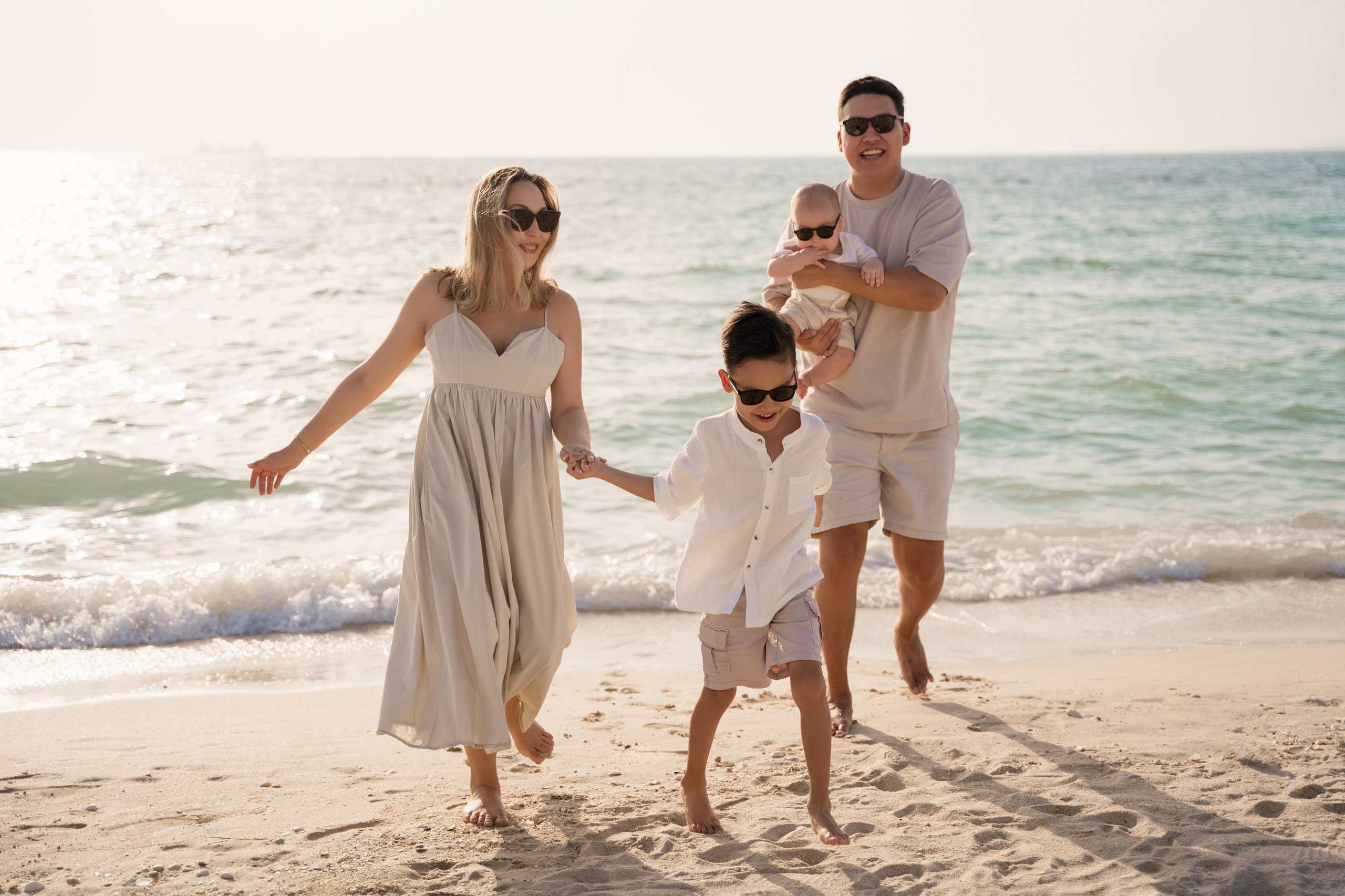 Waves and sun. Angela Iakovleva — Family Photographer in Dubai