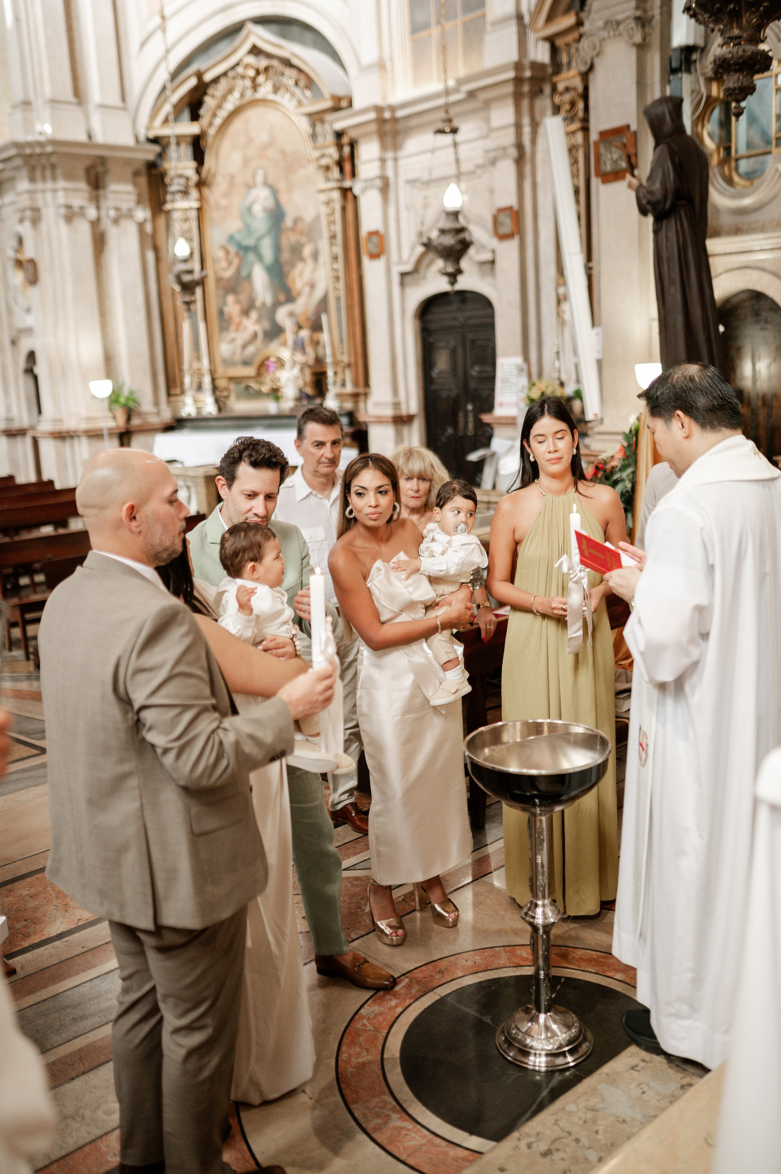 Фотосъёмка крестин — тёплые и значимые моменты. Ваш фотограф в Лиссабоне — Анна Белова