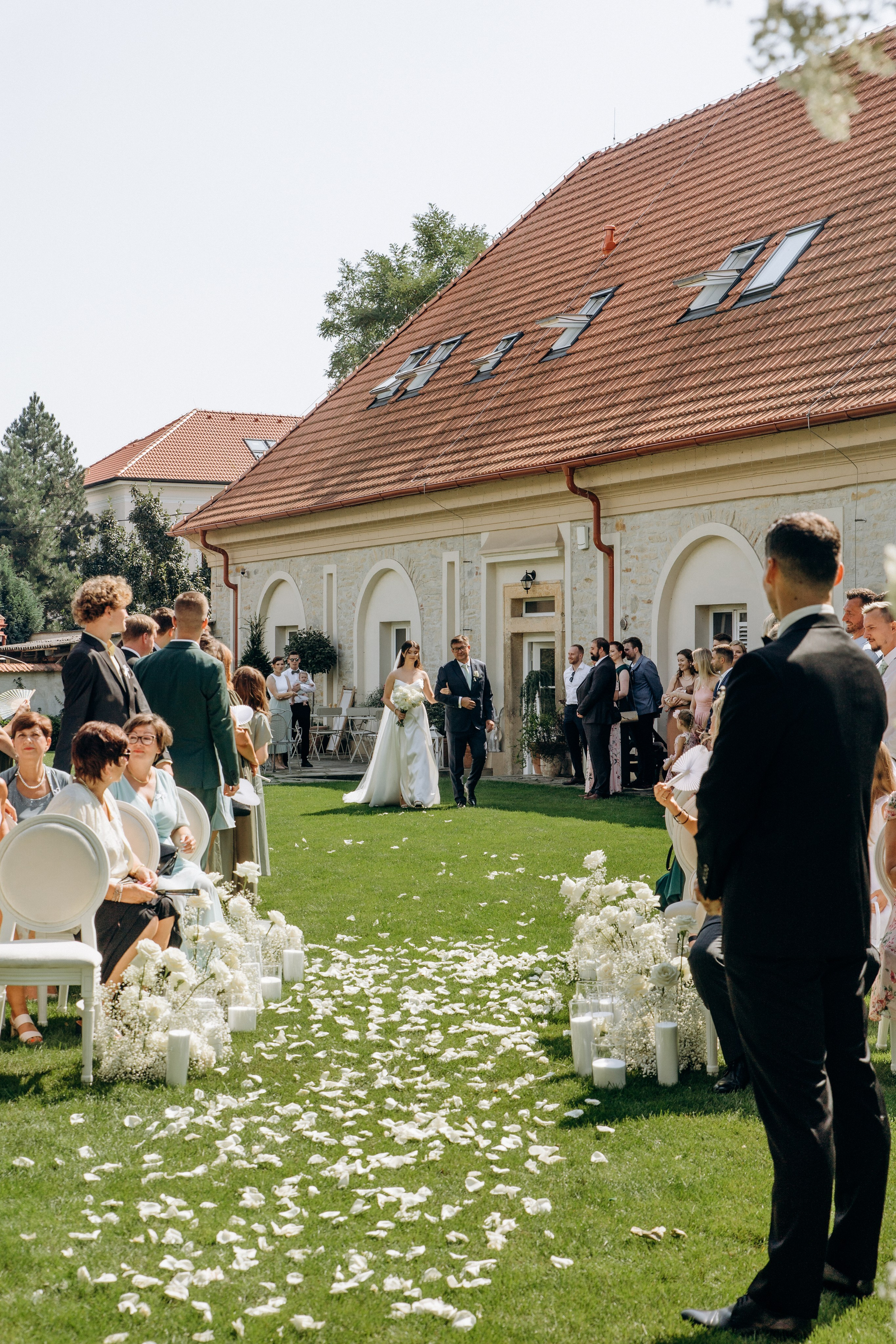 Wedding moments at Na Kmine