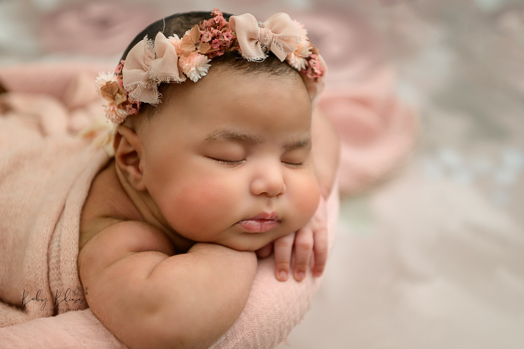 Best Newborn photography Doha Qatar | Home service available | Book now