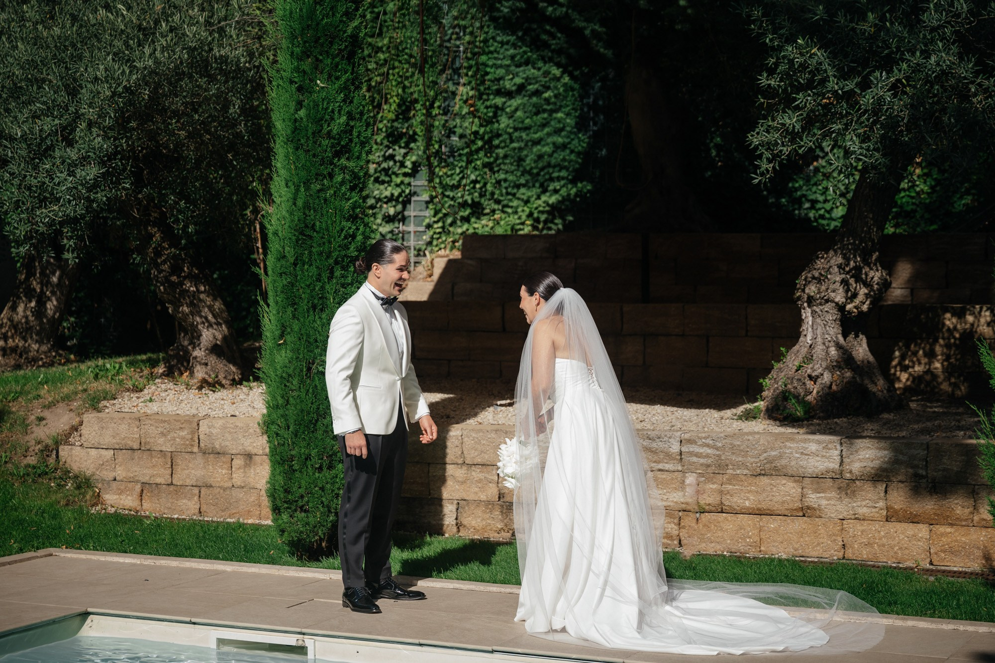 The couple's first look by the pool at the Morrhof