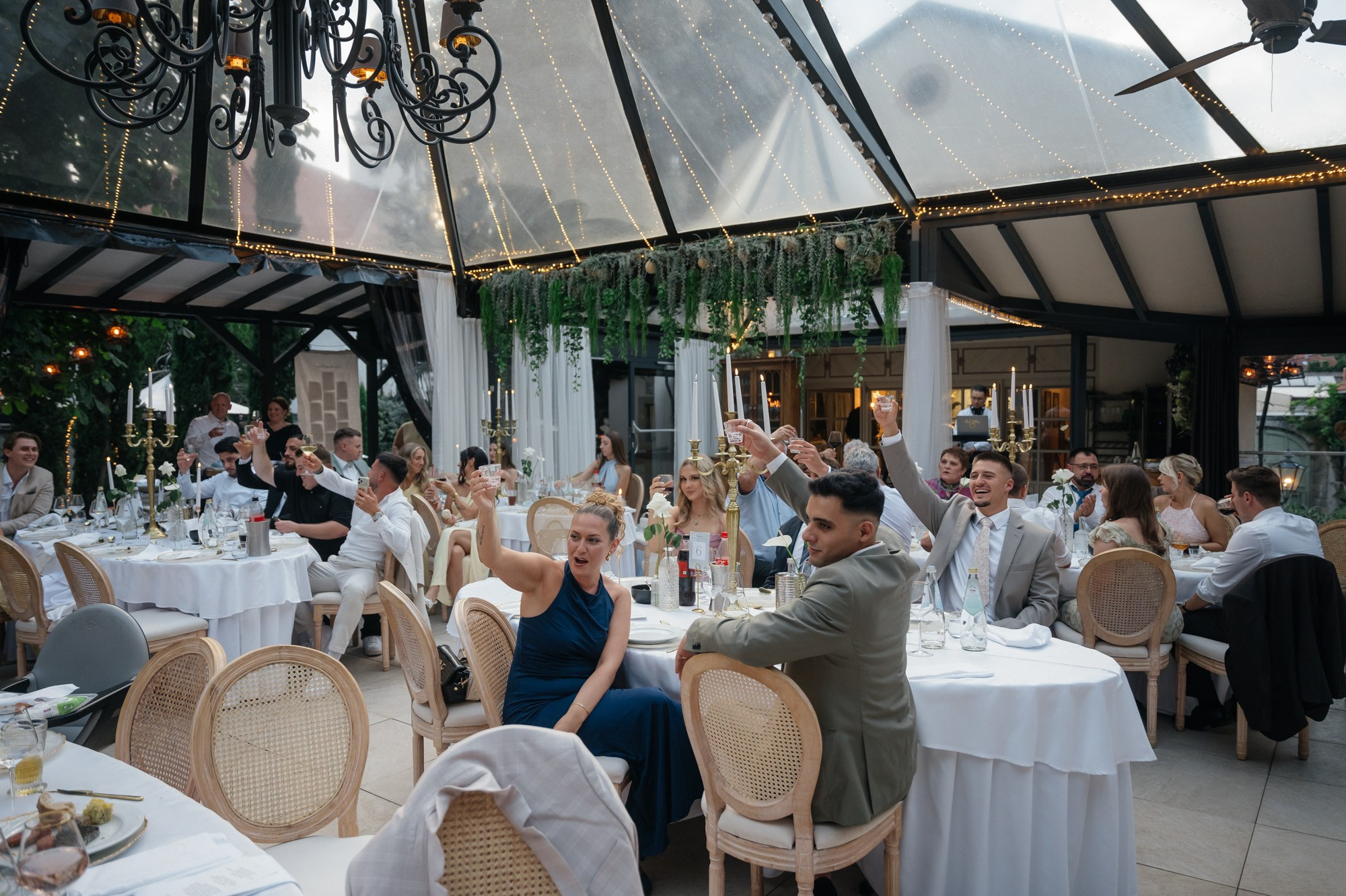 Guests applauding after the speeches in the glass pavilion