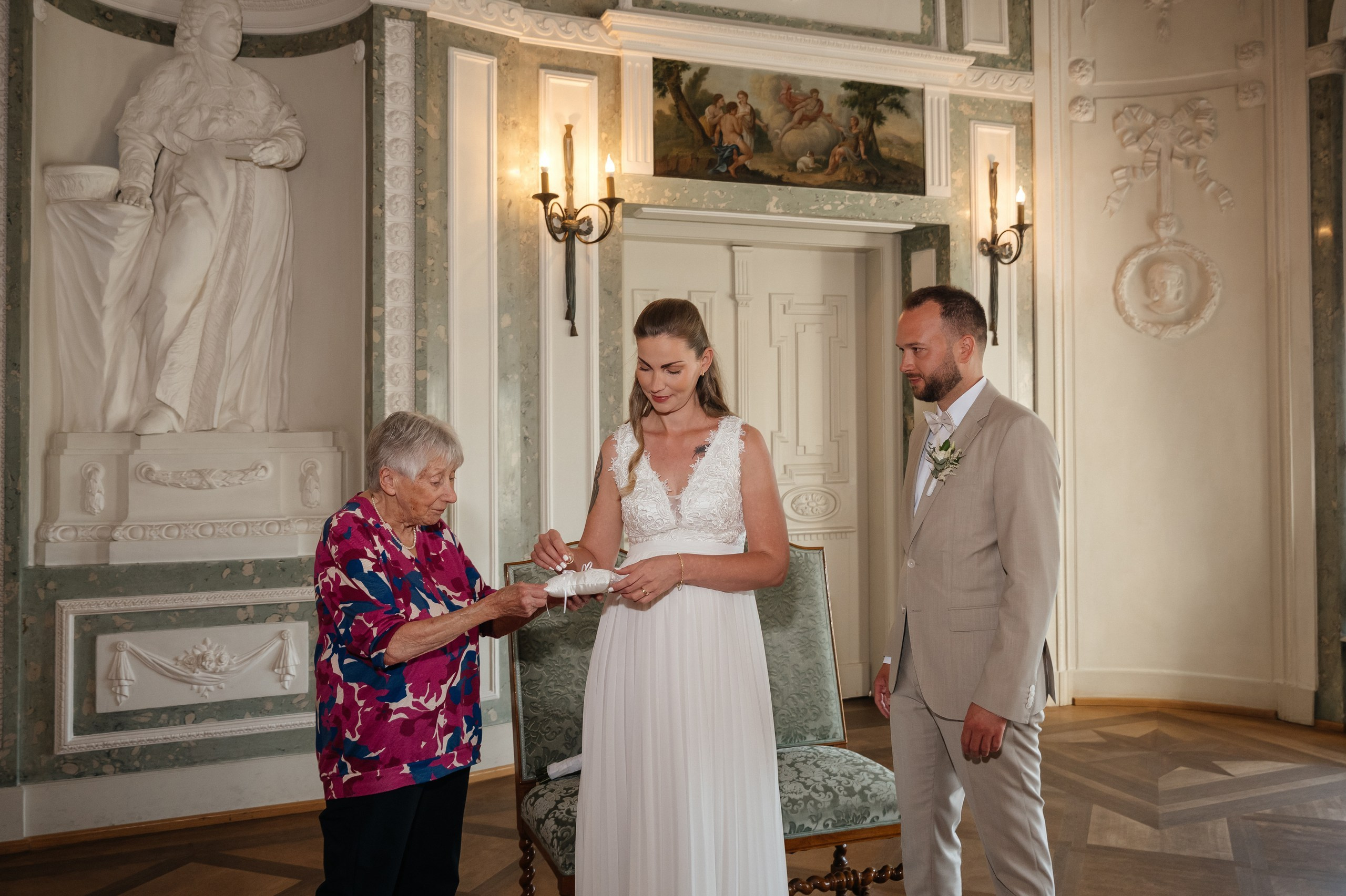 Civil Wedding in Frankfurt-Höchst — Photos at Bolongaro Palace