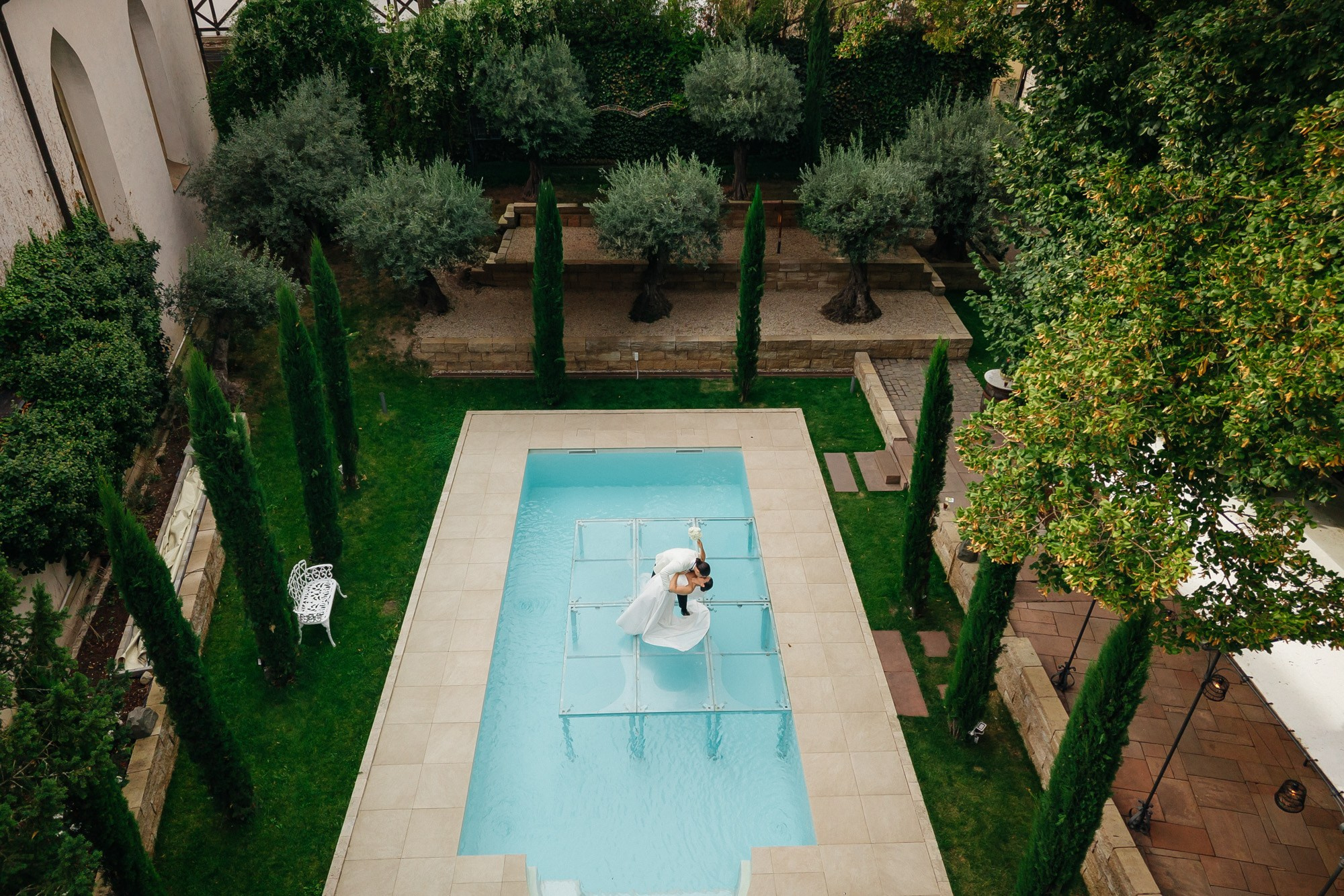 Drone shot of the couple by the pool at the Morrhof