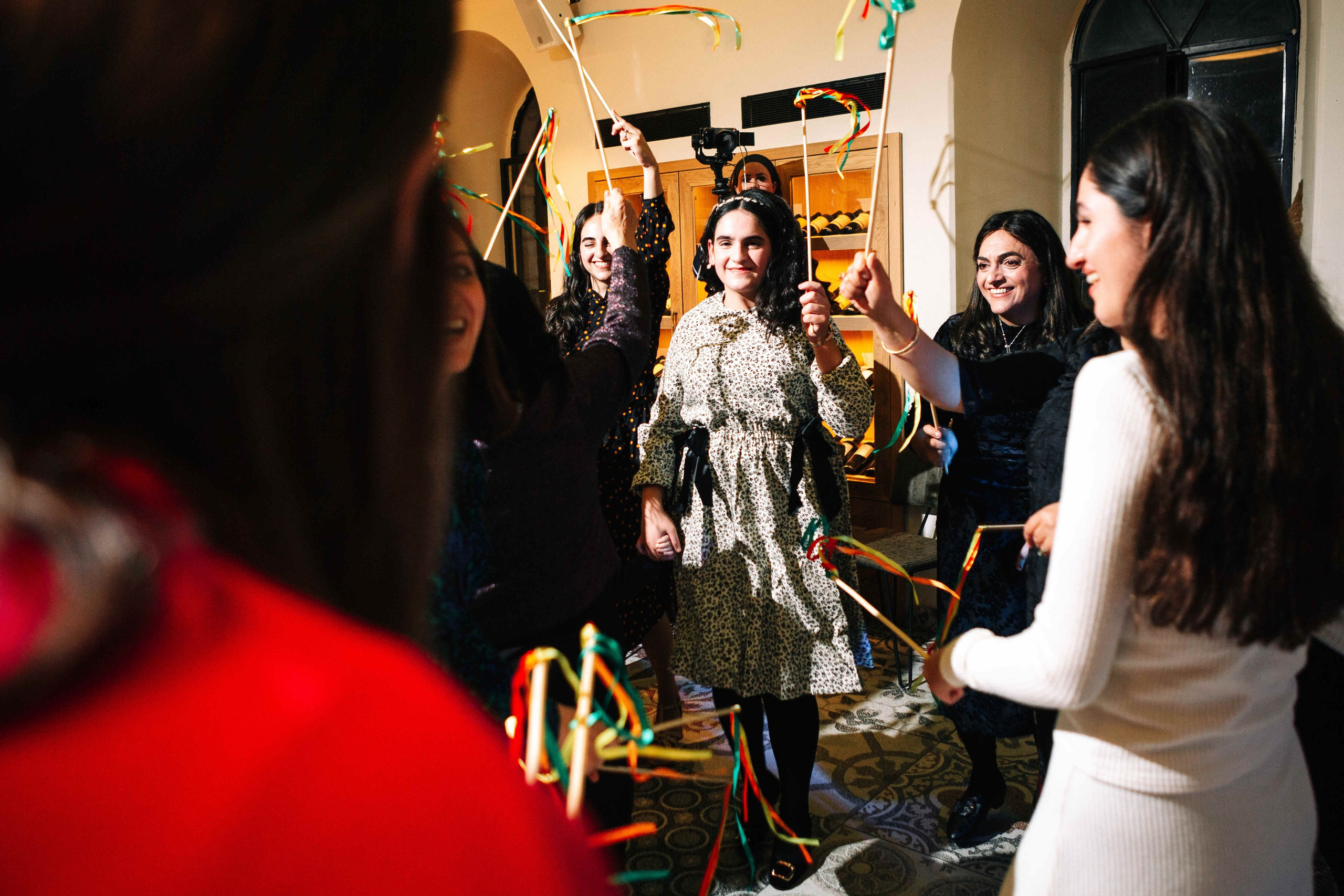 PARTY IN A RESTAURANT WITH THE WHOLE FAMILY. Https://shi-photo.com/