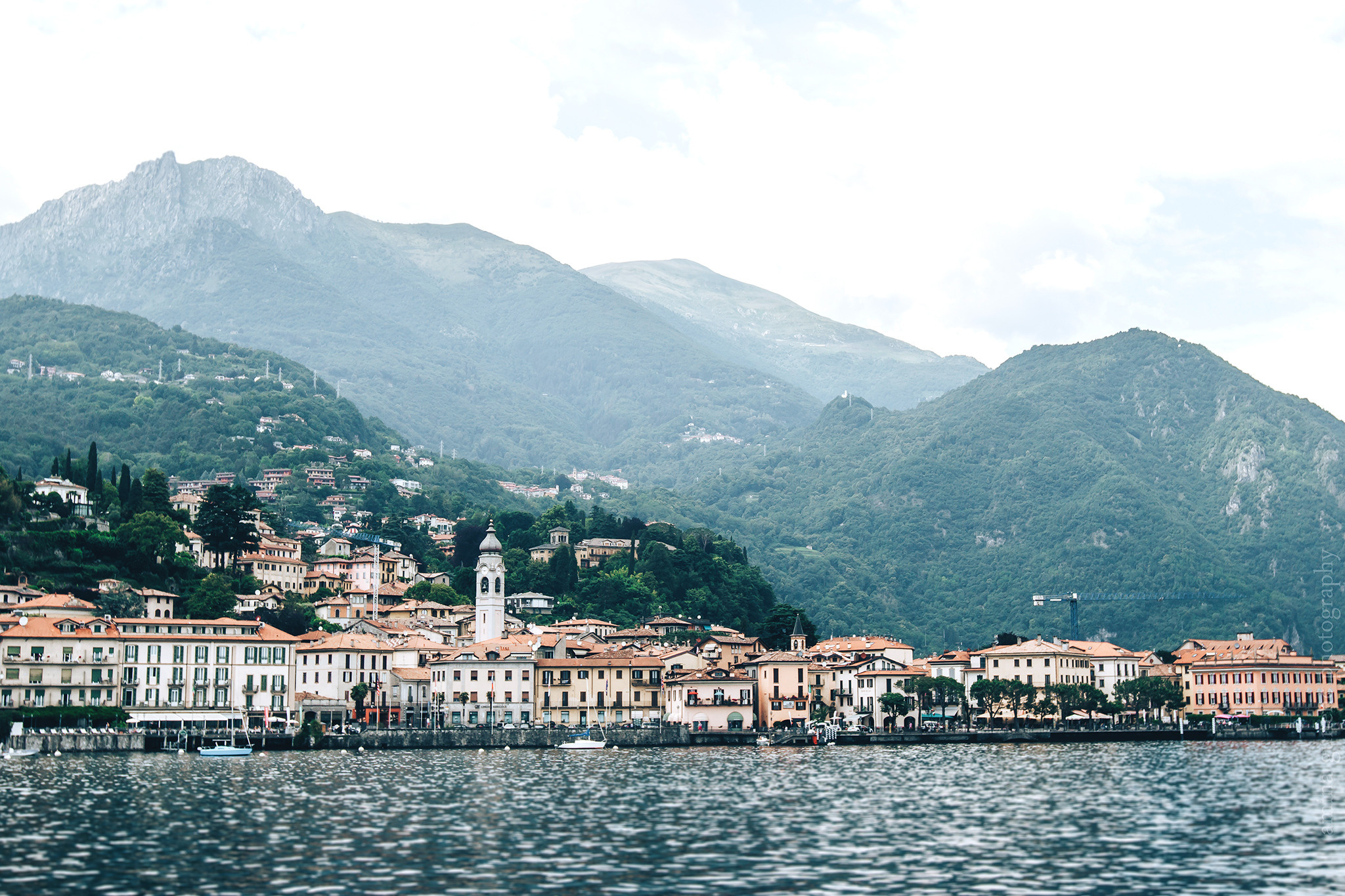 Italië. Komo meer. Amina Gunenc - bruiloft- en familie fotograaf in Nederland