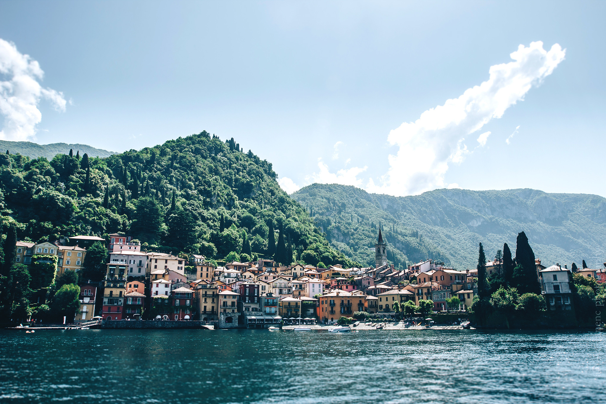 Italië. Komo meer. Amina Gunenc - bruiloft- en familie fotograaf in Nederland