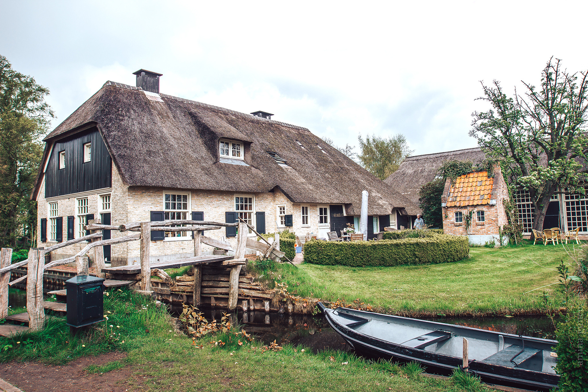 Giethoorn. The Nederlands. Amina Gunenc - bruiloft- en familie fotograaf in Nederland