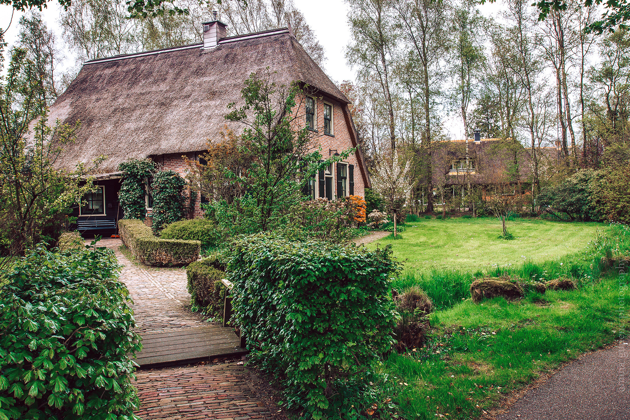 Giethoorn. The Nederlands. Amina Gunenc - bruiloft- en familie fotograaf in Nederland
