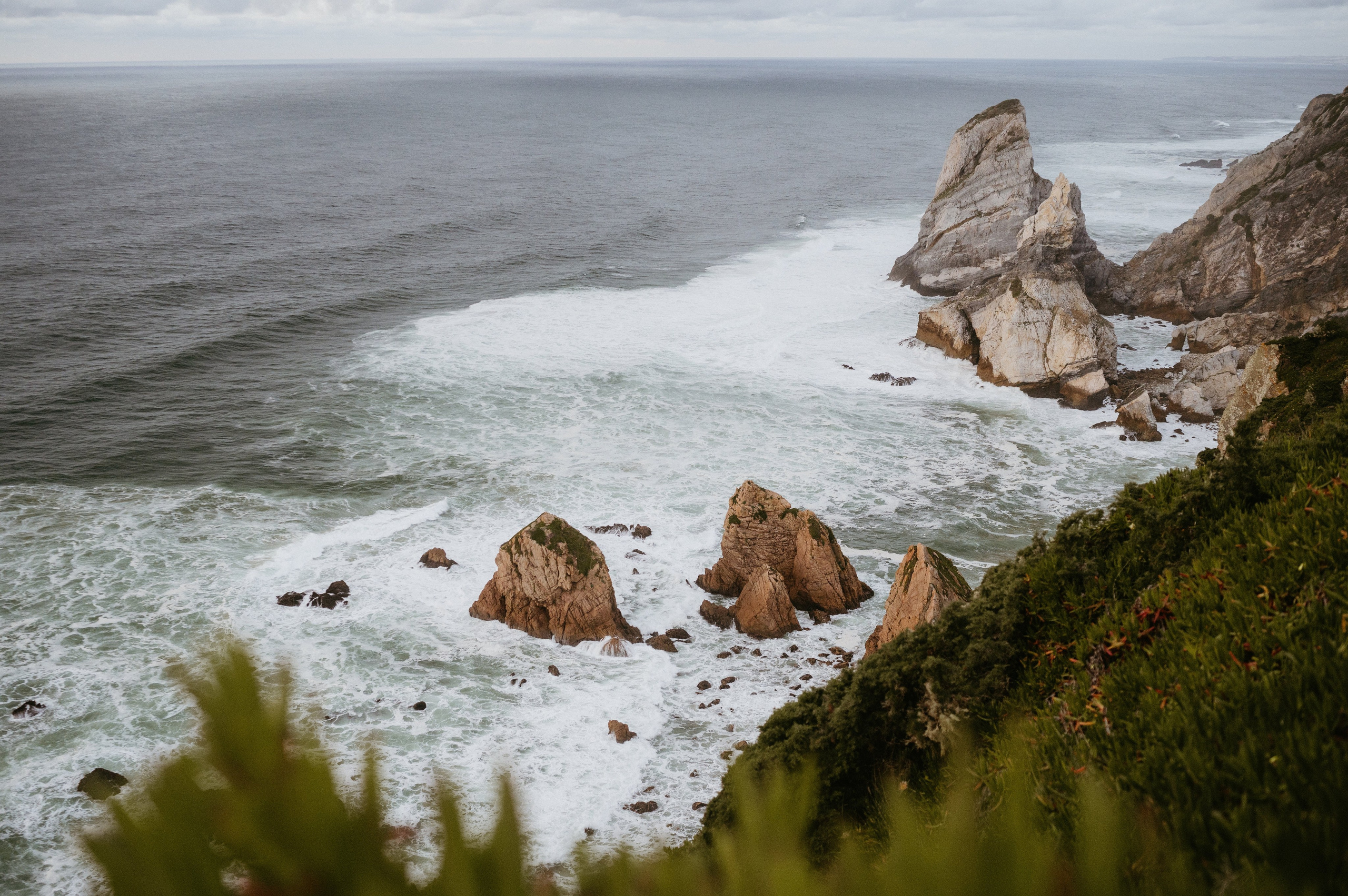 Praia da Ursa – ședință foto de cuplu într-un loc magic din Portugalia. Valentin Melen — wedding photographer