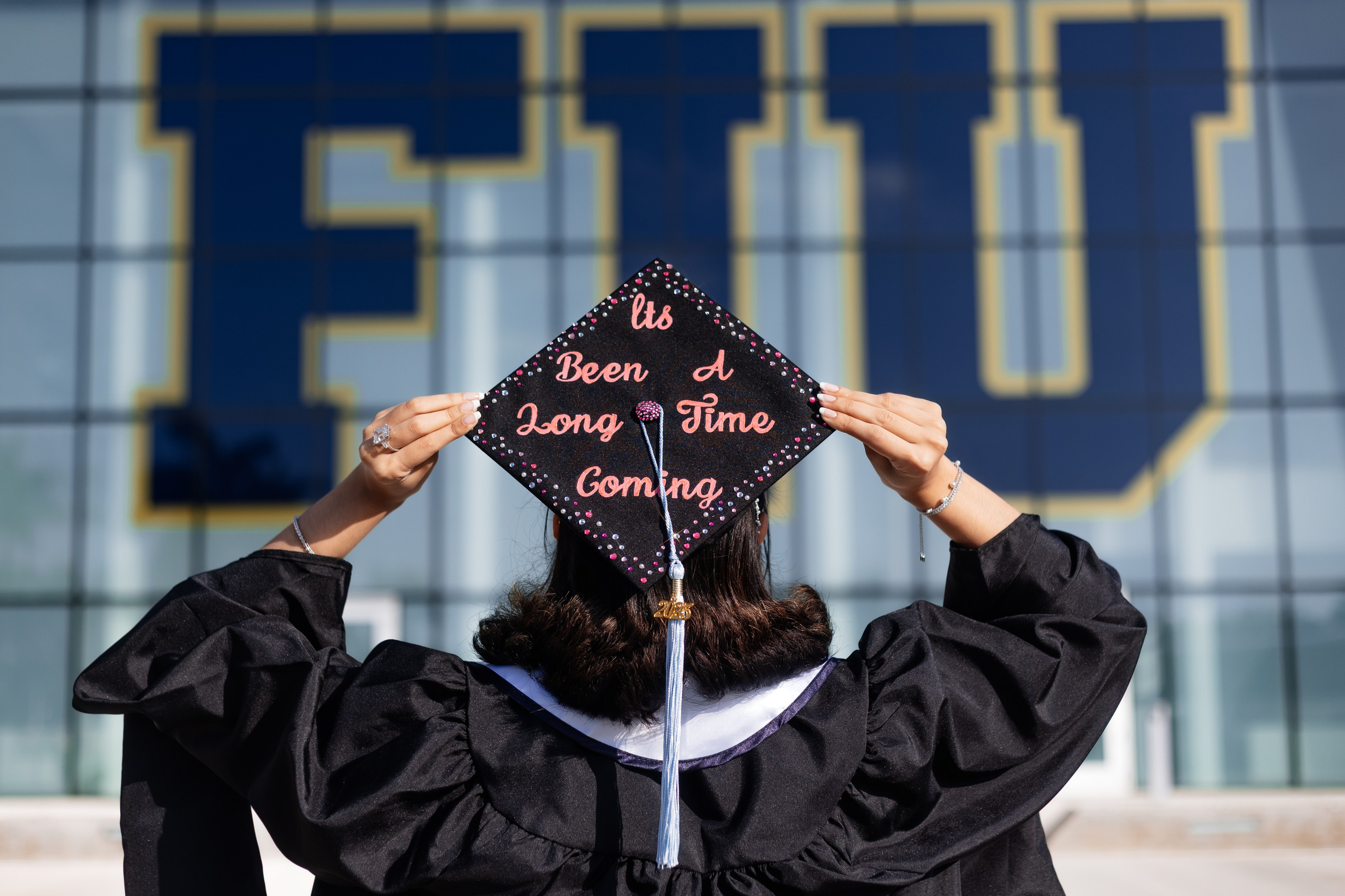 Celebrate Your Birthday in Style: Photoshoot at Vizcaya Miami. Portrait and graduation photographer Marina Simanava