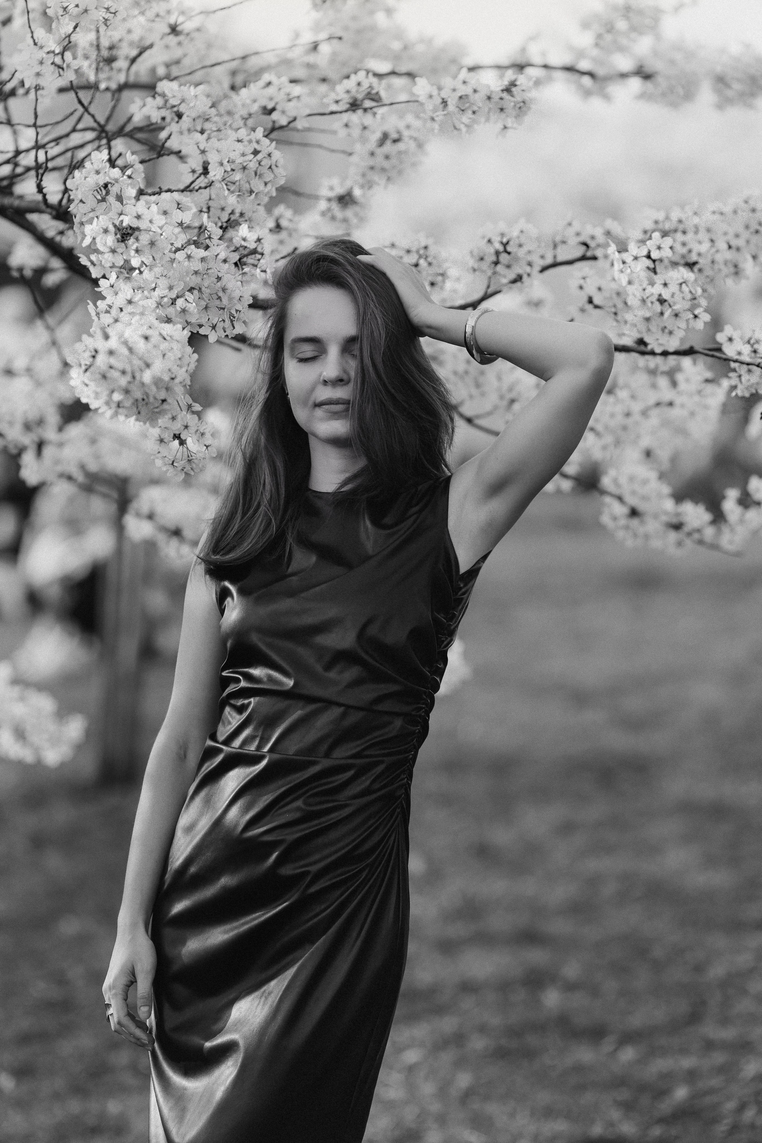 Прогулка Ольги в сакуре. Family photographer in Vilnuis Svetlana Naumova