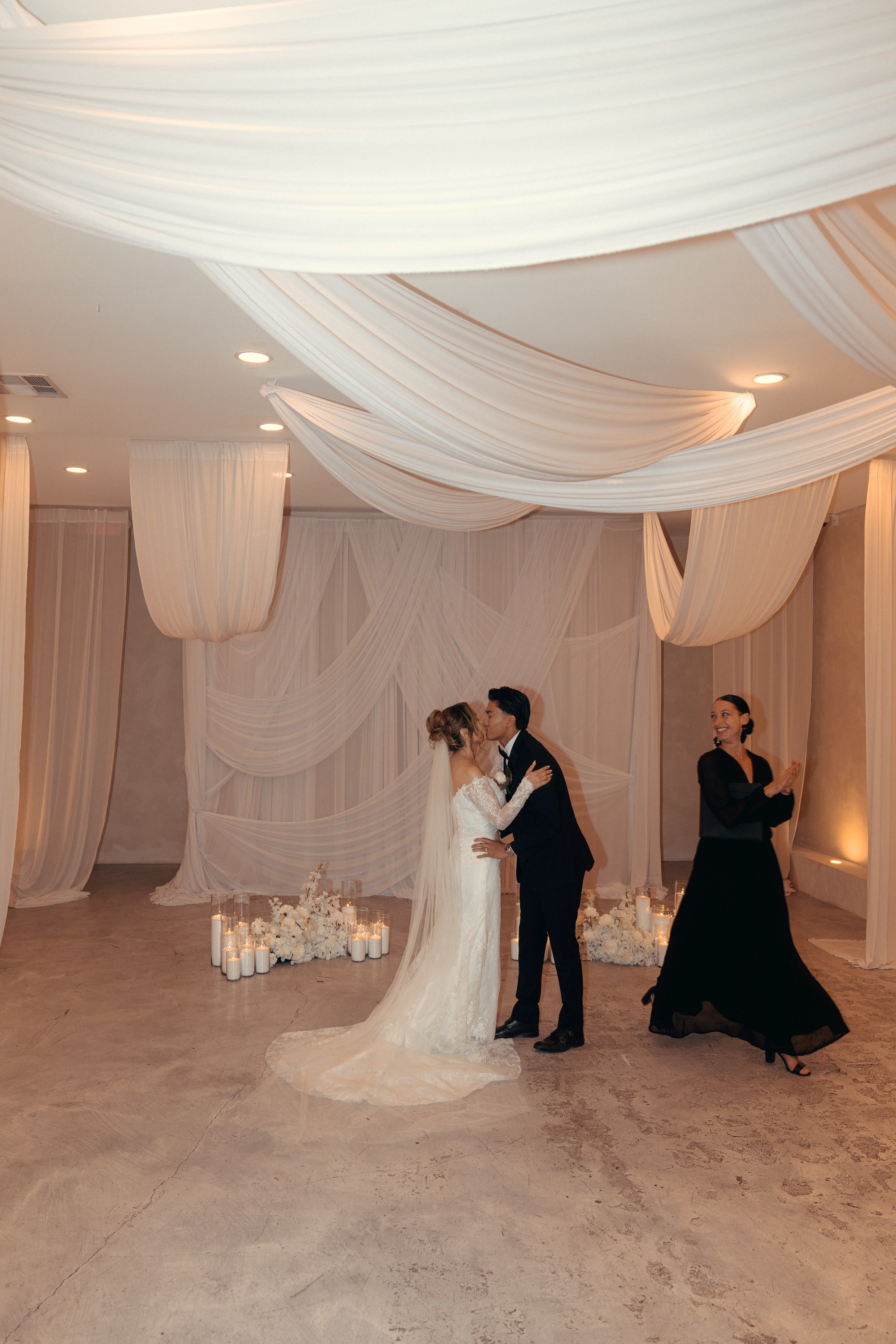 A&R. Wedding & elopement photographer Viktoriya Kravtsov. Las Vegas