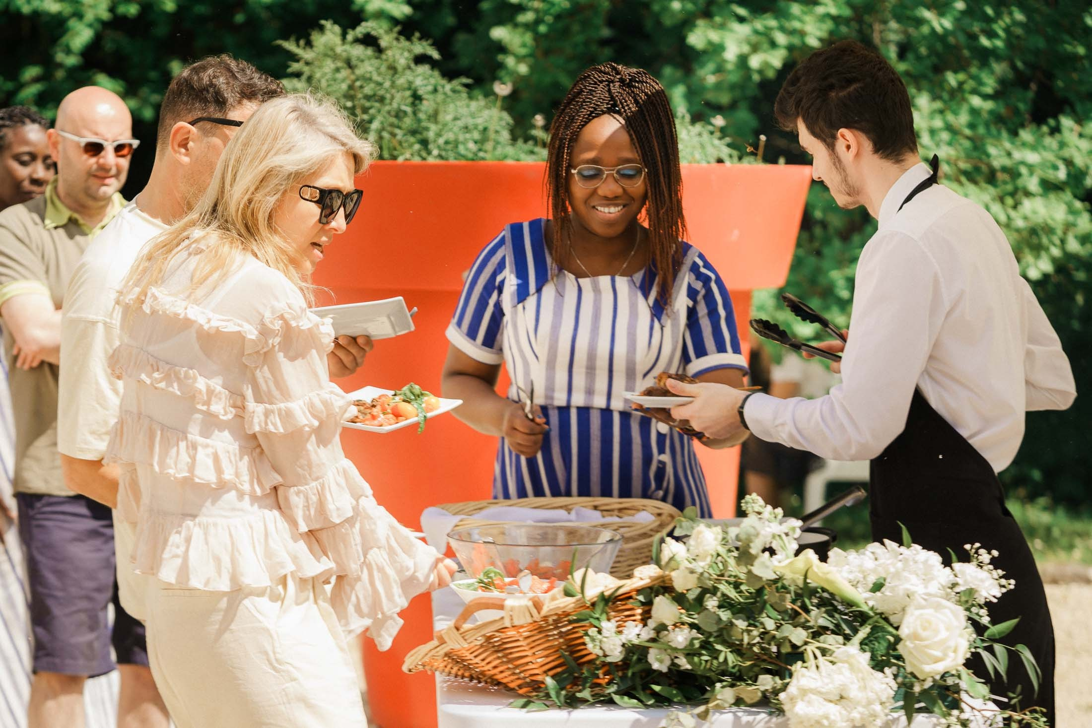 A Relaxed Day-After BBQ Party in France | Destination Wedding Photographer. StudioHappyMoment | Hääkuvaaja Helsinki, tunteikas ja dokumentaarinen kuvaus