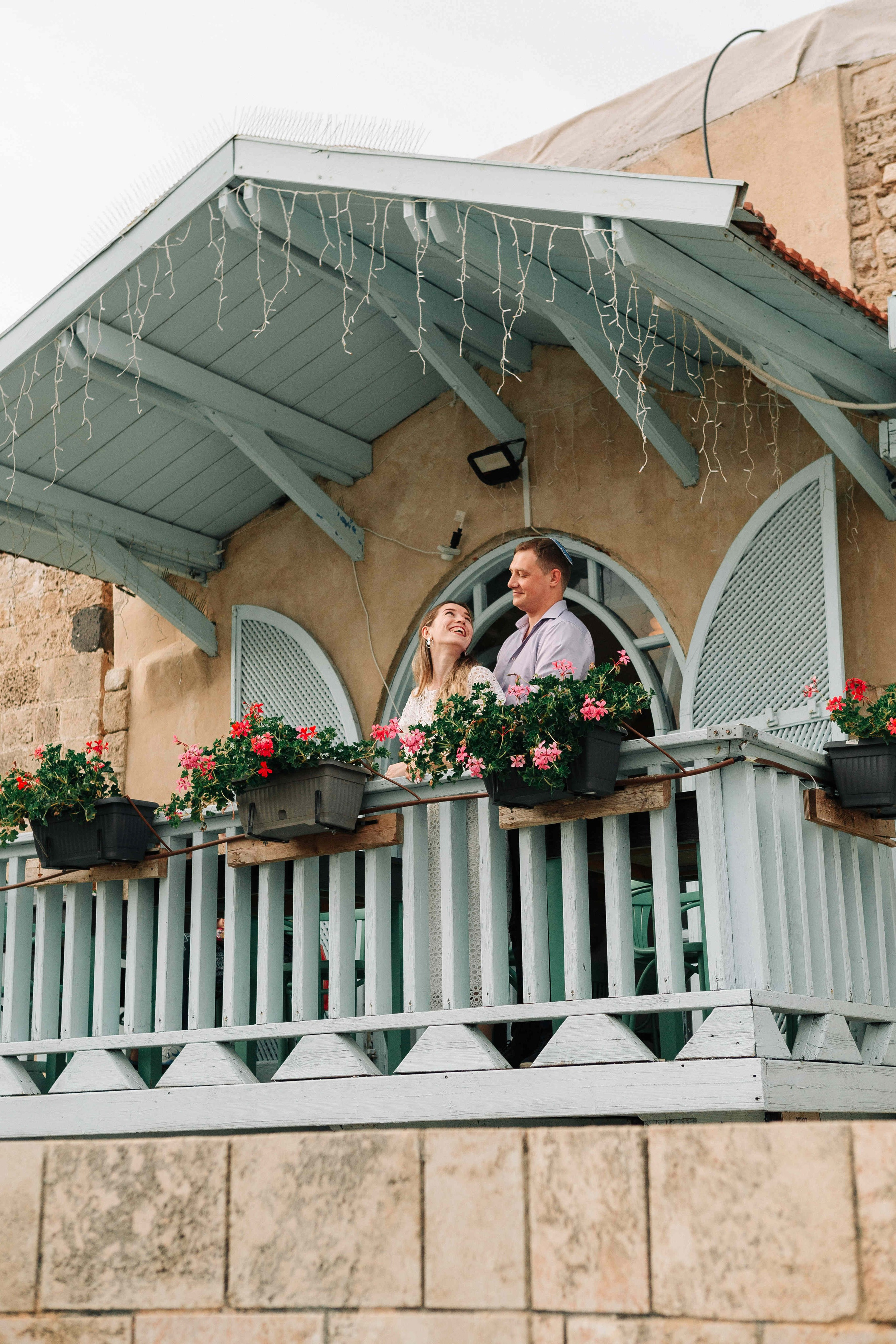 LOVERS IN JAFFO. PHOTOGRAPHER IN ISRAEL