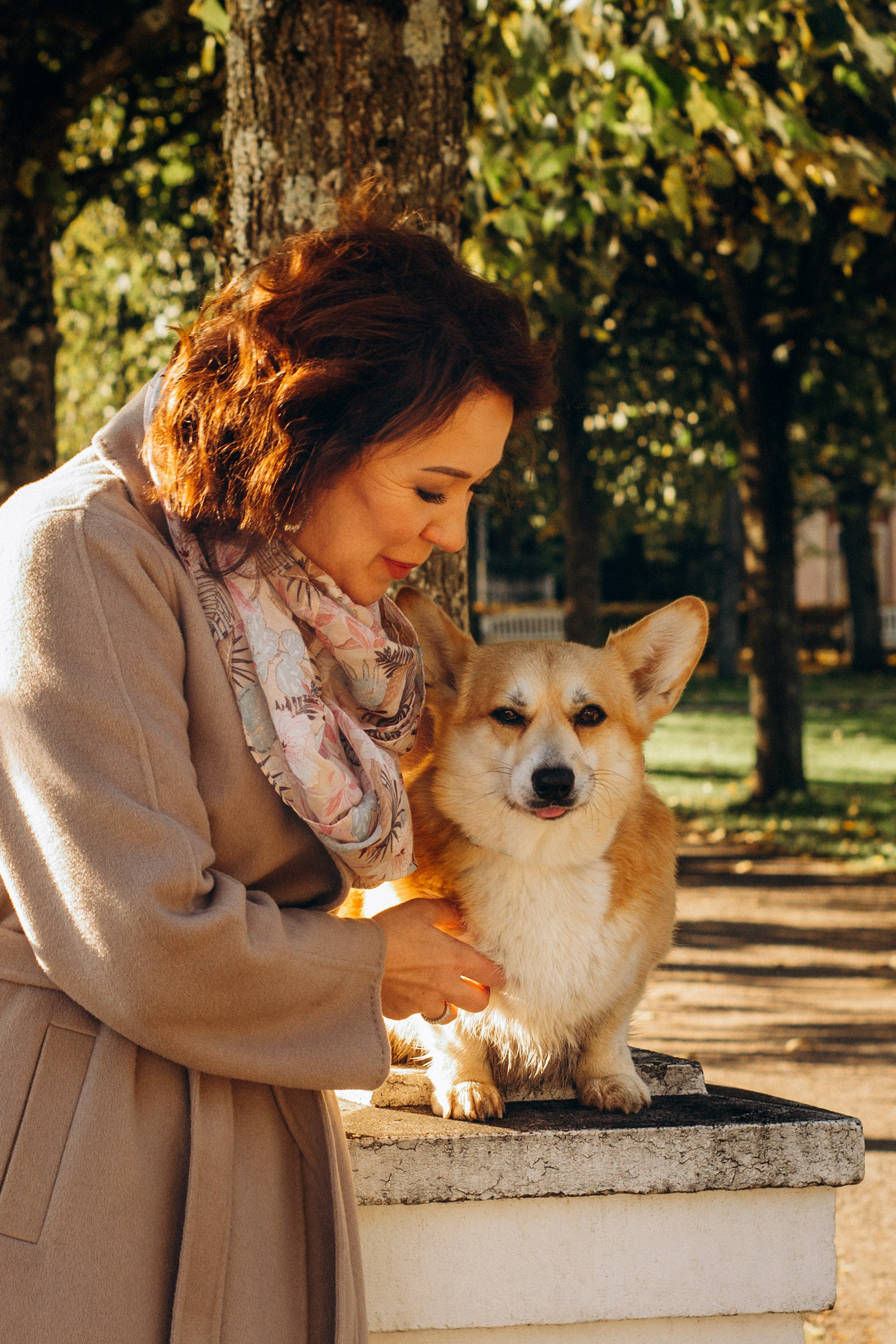 Irina and her Teffy, Pembroke Welsh Corgi. Kat Laisaar — Pet photographer in Tallinn