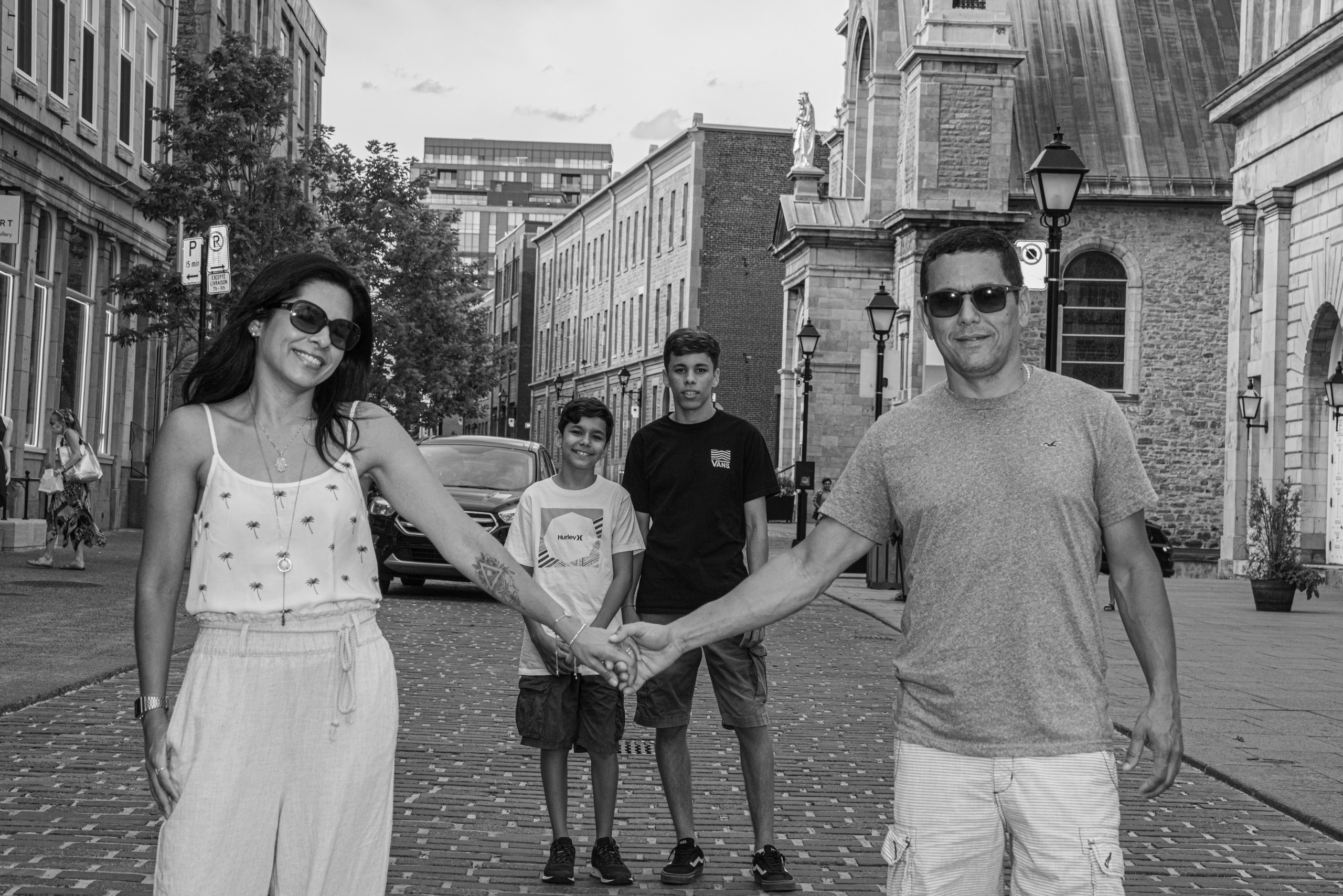 Andressa’s Family (Montreal QC). Carlos Lima Photography — Photographer in Calgary