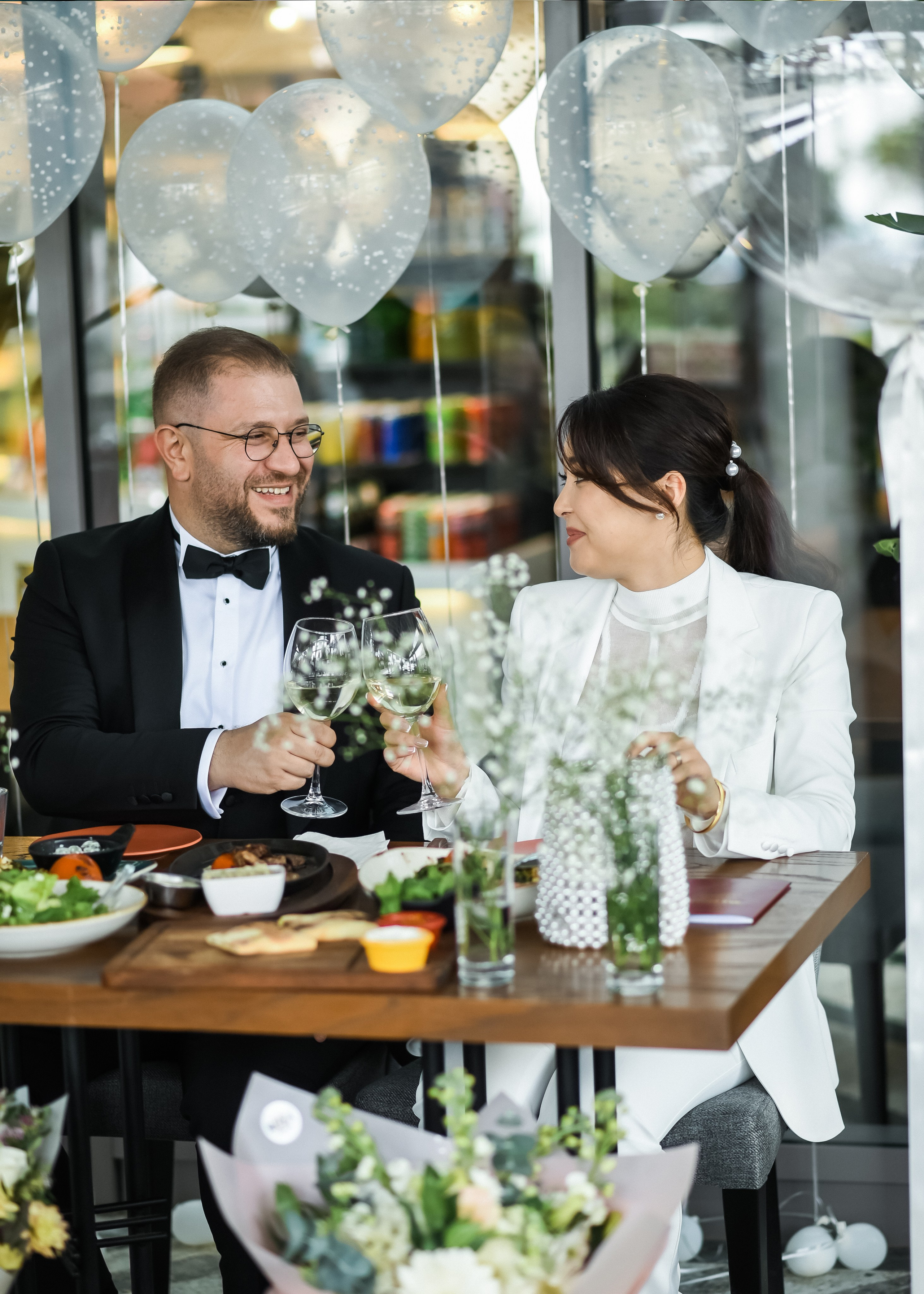 Профессиональный свадебный фотограф в Анталии. Свадебные фотосессии на море, в отелях и ресторанах Турции. Живые эмоции, стильные портреты, настоящая love story и тёплые кадры, которые остаются ценными спустя годы.