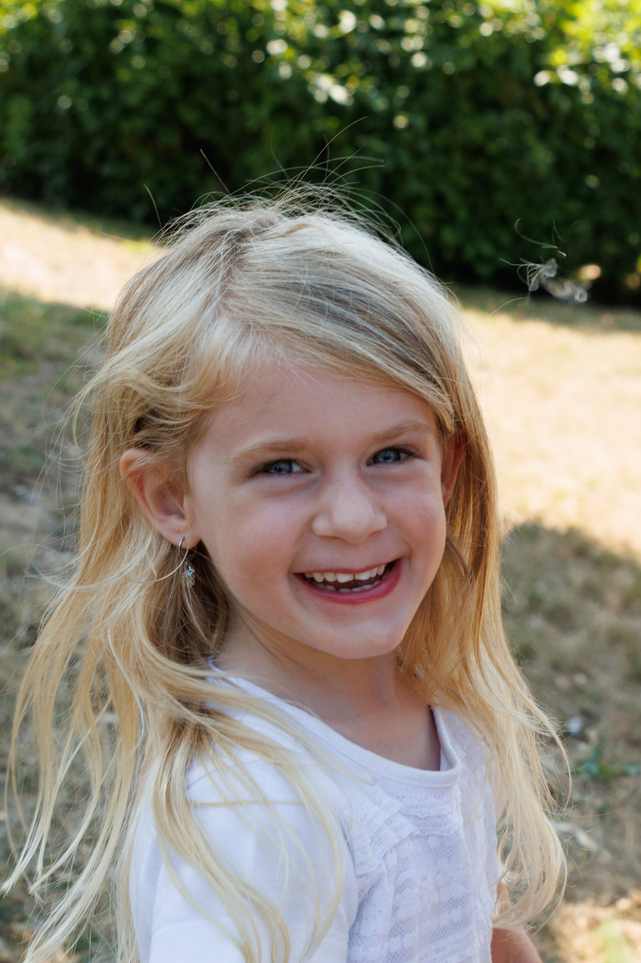 Lachendes Mädchen Kindergarten Kita Kindergartenkind Kindergartenfotografie Fotografie Jaddafotografie Kindergartenbretzfeld Bretzfeld Heilbronn Öhringen Ilsfeld Kitafotografie Kindergartenfotografin