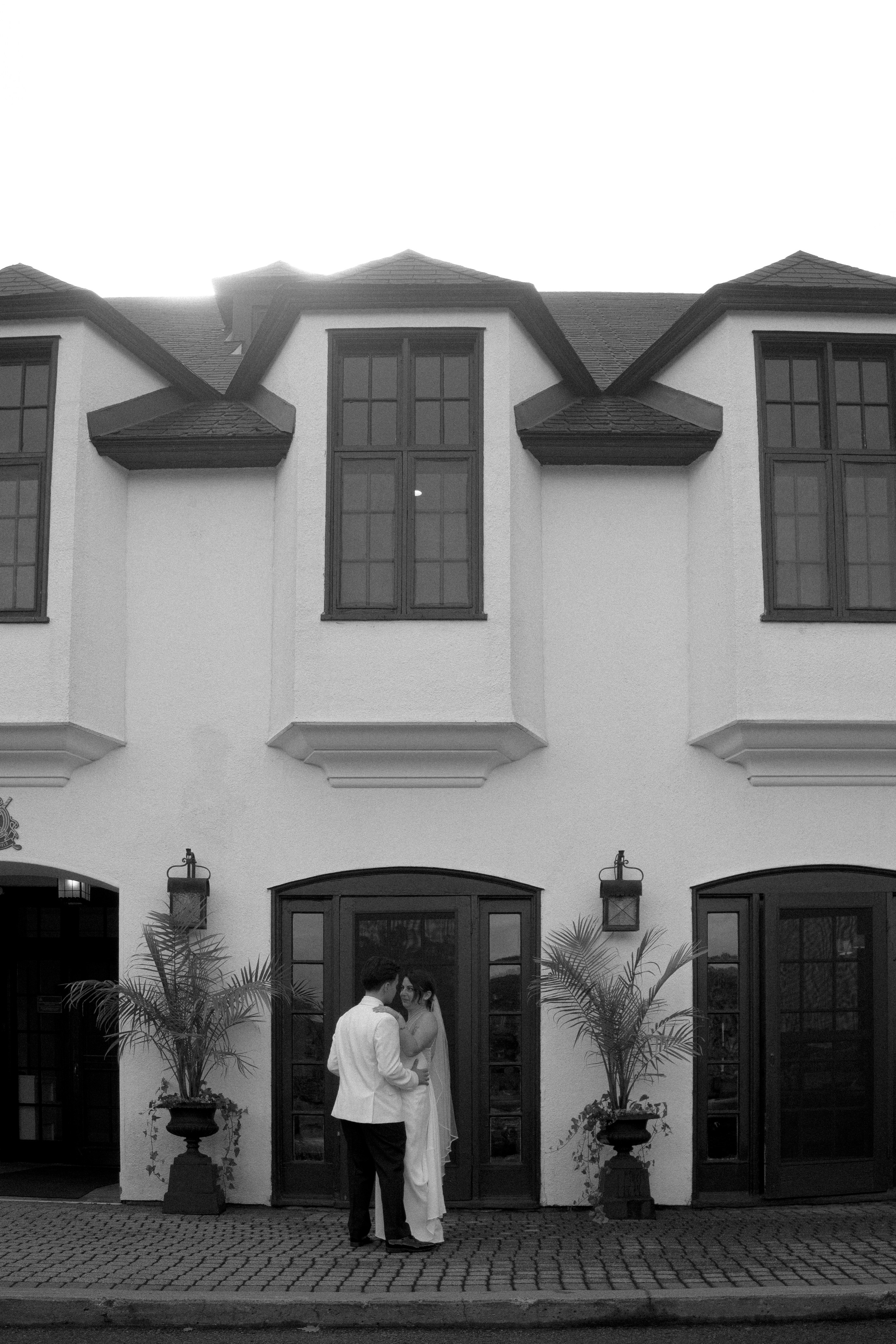 Wedding of Cassandra and Loïc in Beaconsfield, Montreal. Wedding and Family Photography Montreal Muriel Oe Photo