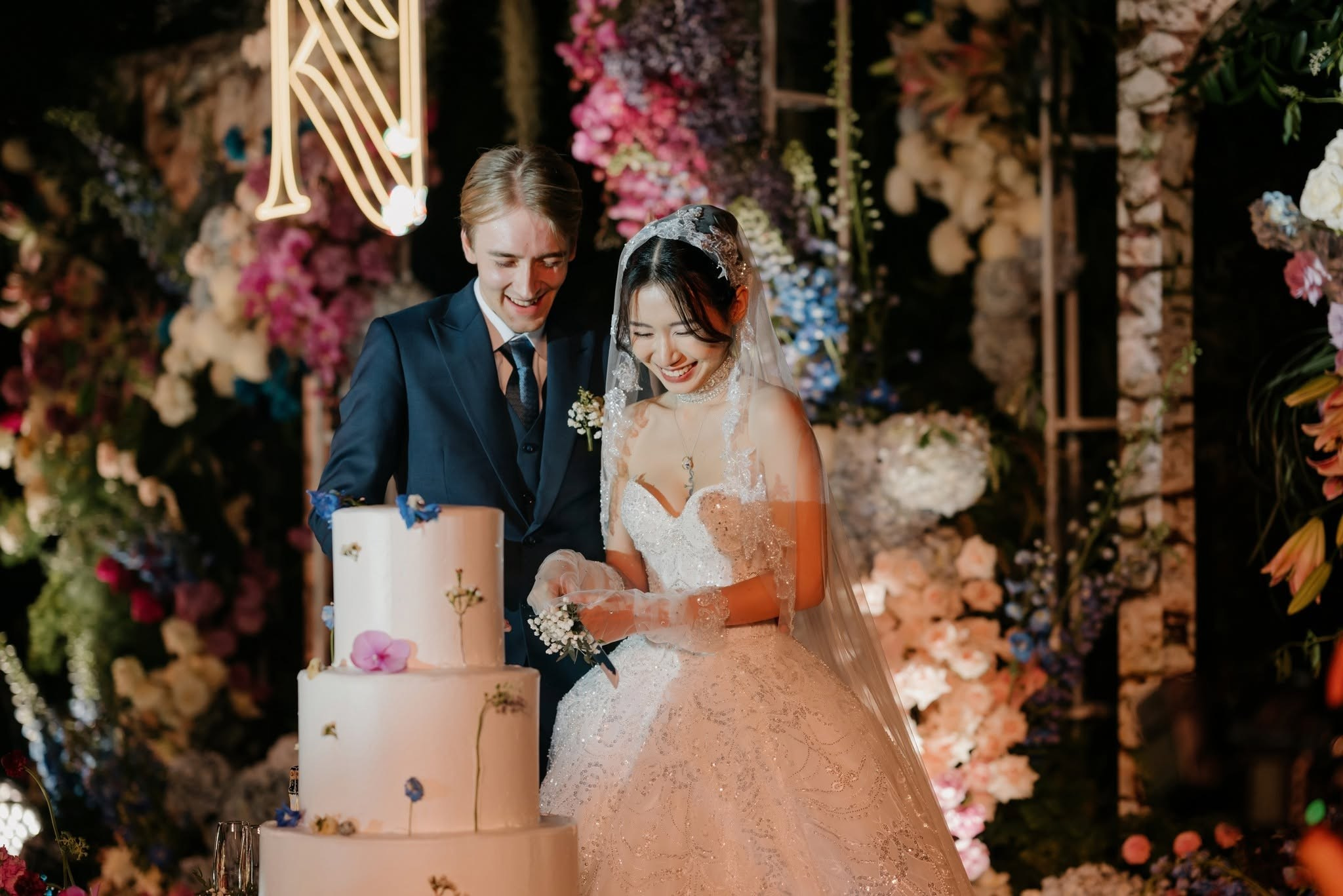 𝐊𝐞𝐥𝐥𝐢𝐞 & 𝐍𝐢𝐤𝐥𝐚𝐬 / Destination Wedding. Saigon Wedding Present | Art Beyond Moments