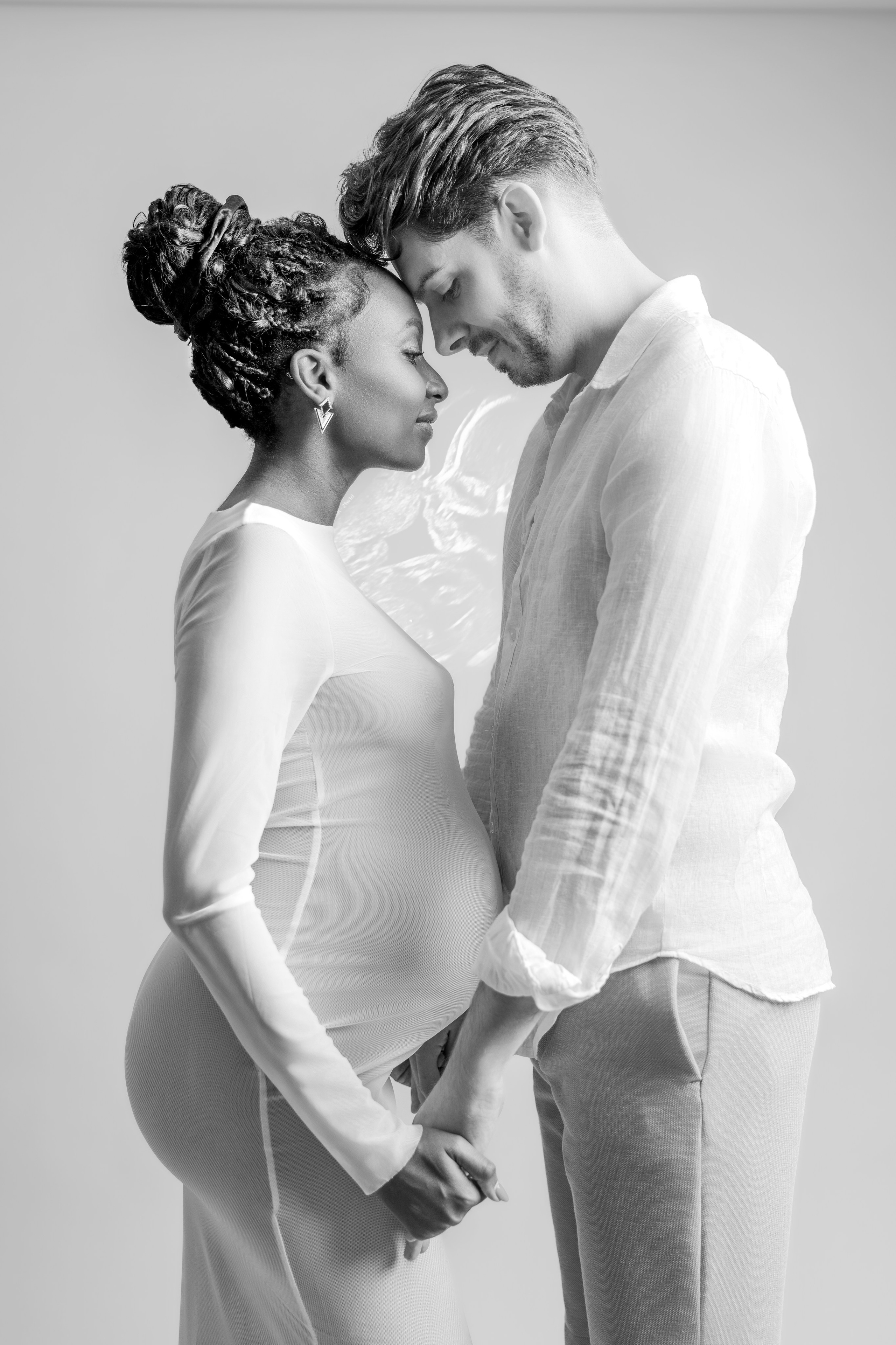 Maternity Photoshoot in Dresden — Studio & Outdoor. Family & Maternity Photographer in Dresden Tatiana Mudryak