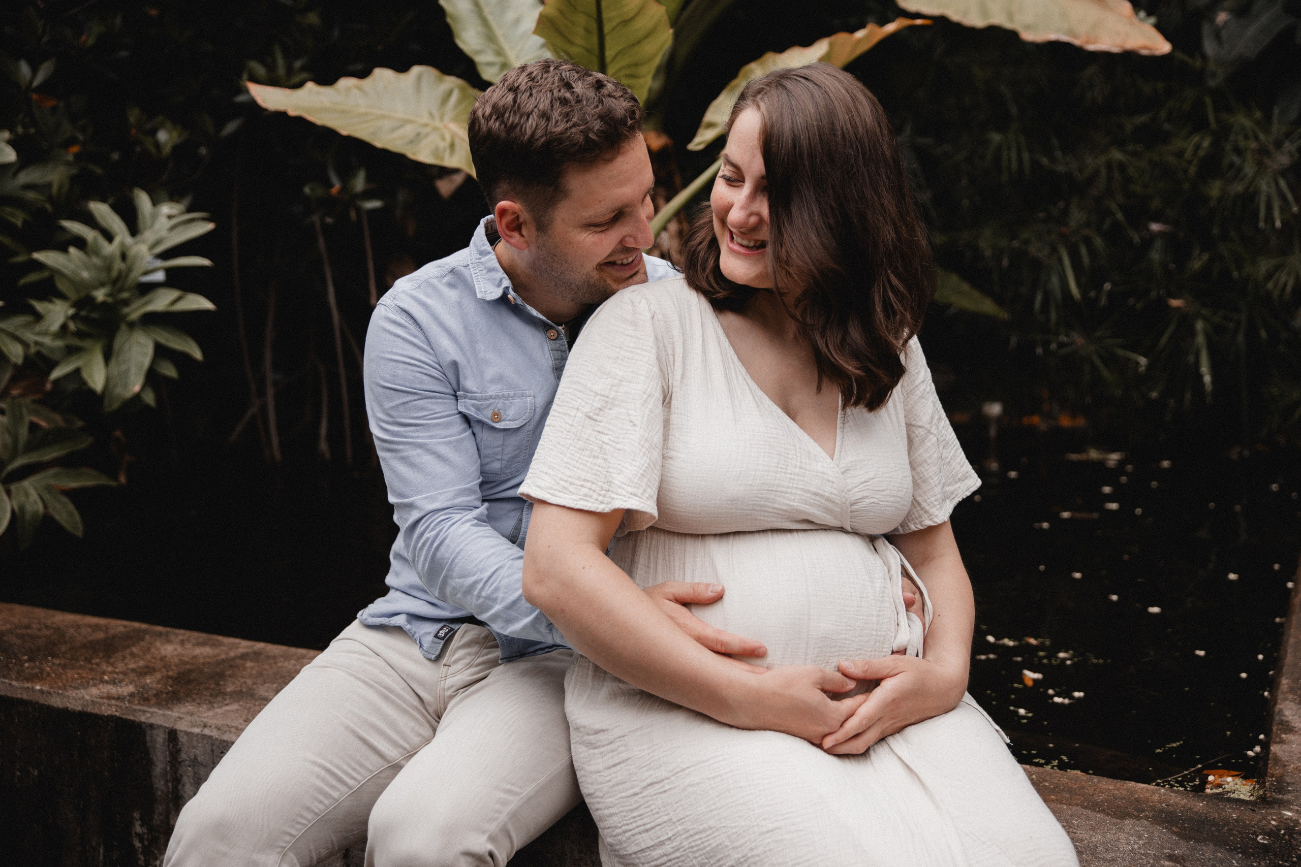 Babybauch Shooting im Botanischen Garten Bochum | Reiche Fotografie. Hochzeitsfotografin Bochum | Halyna Reiche Fotografie NRW