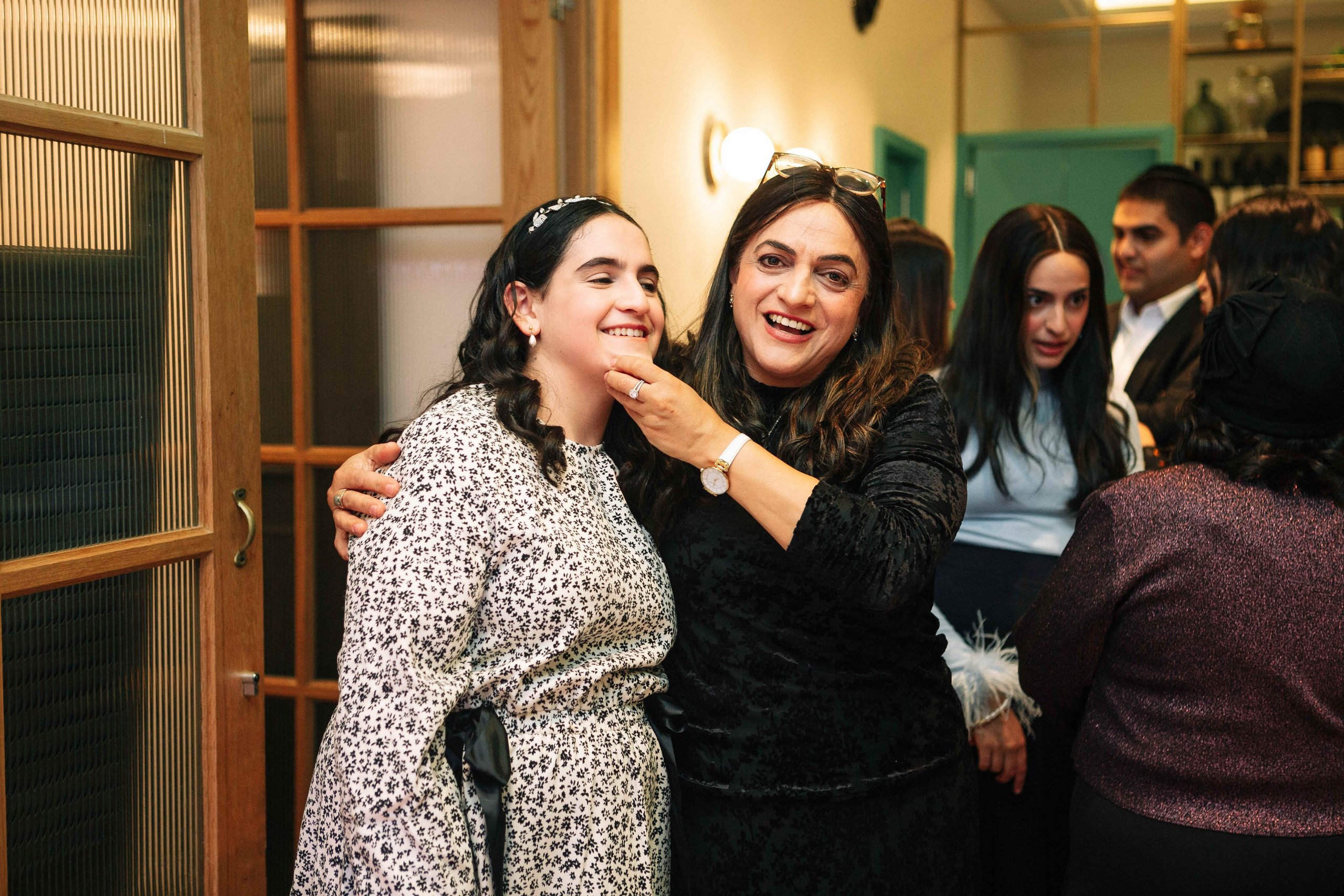 PARTY IN A RESTAURANT WITH THE WHOLE FAMILY. Https://shi-photo.com/