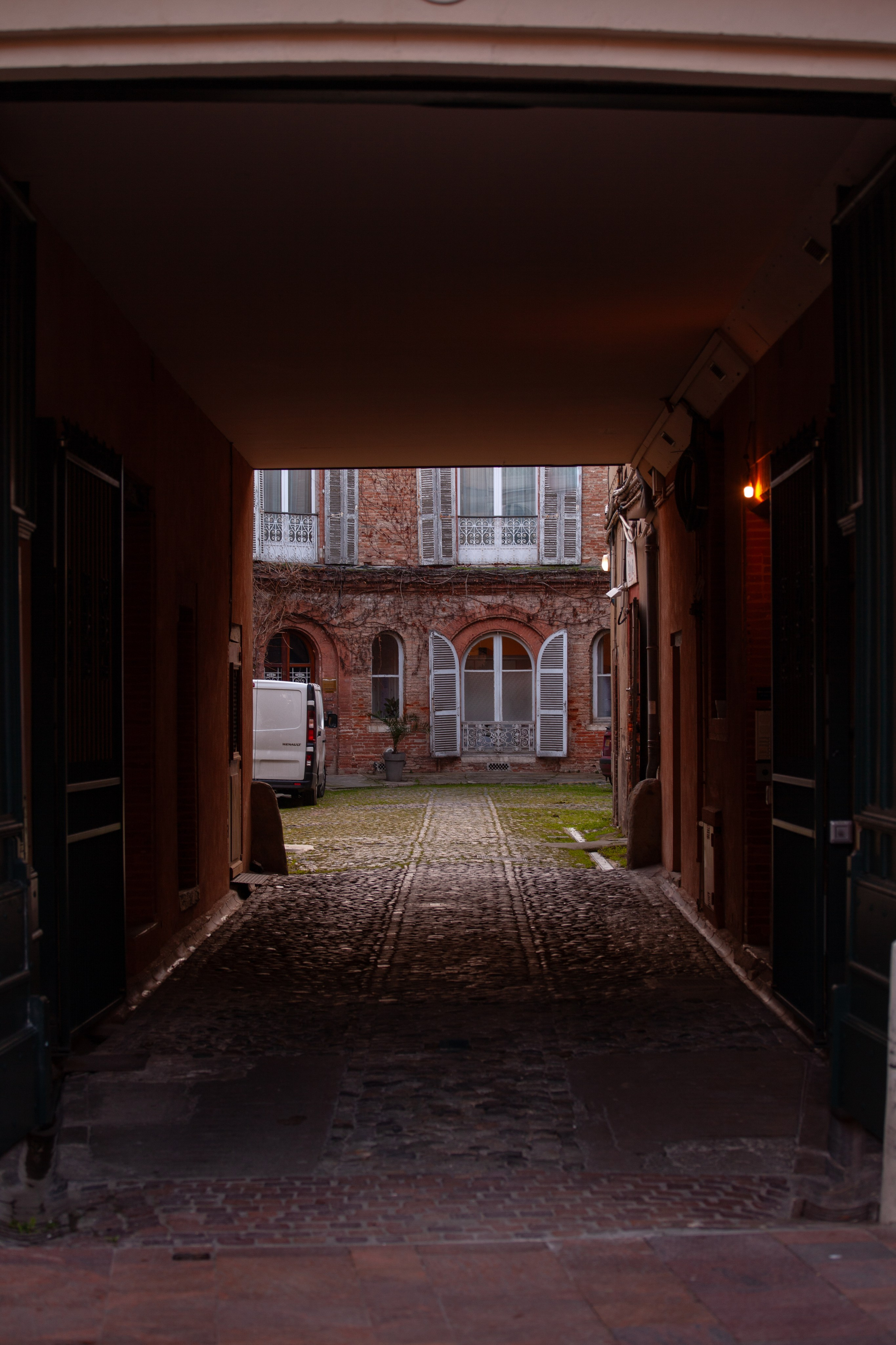 Toulouse. Eugénie Smirnova — your photographer in Toulouse and southwest France