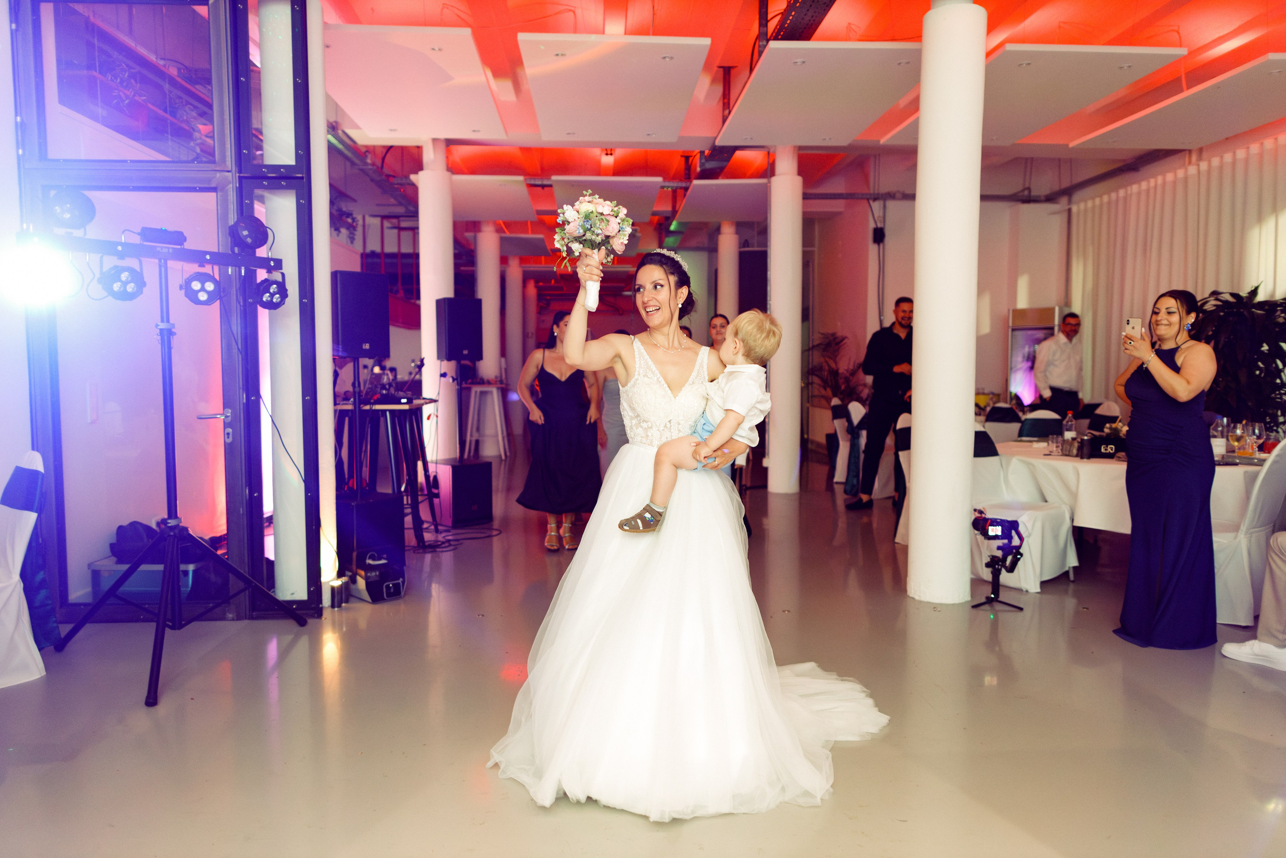 Hochzeitsfotografie in der Weißen Villa Elmshorn | Historischer Charme in Schleswig-Holstein. Hochzeitsfotograf und Hochzeitsvideograf aus Hamburg | Roka21Film