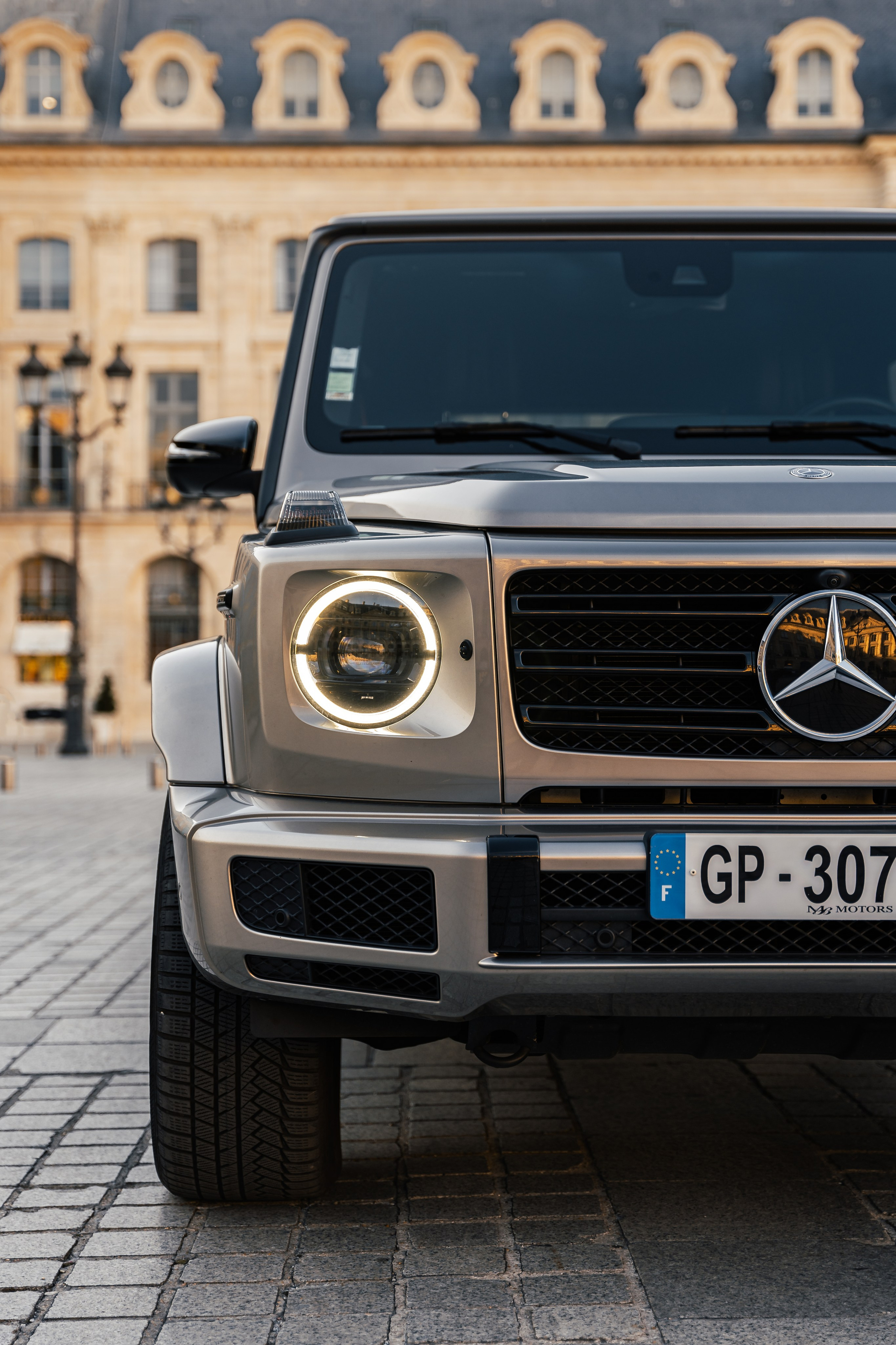 Mercedes Benz G500. Photographer in Paris — Vitalii Motruk