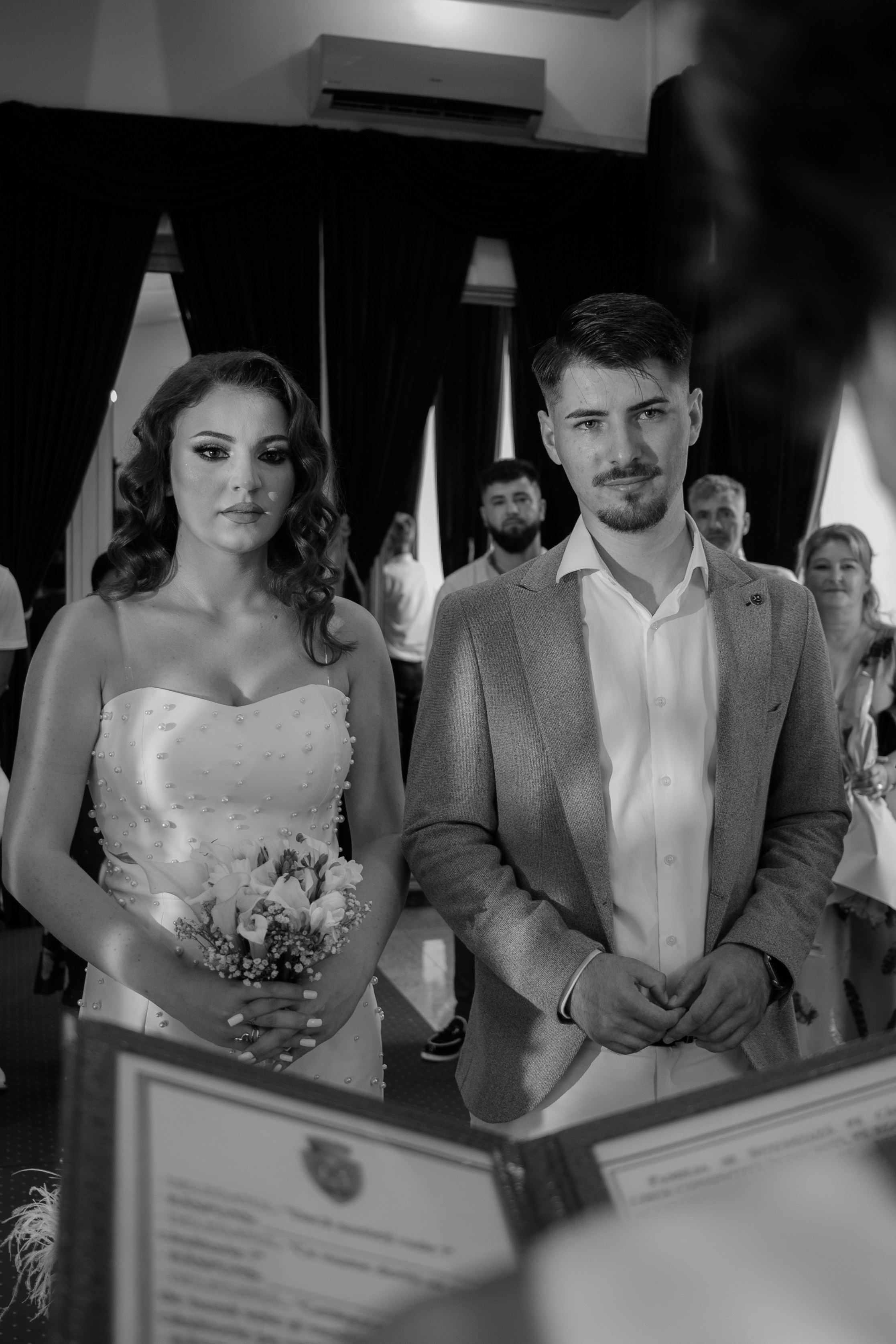 Ana & Mihai. Fotograf si videograf — evenimente si studio