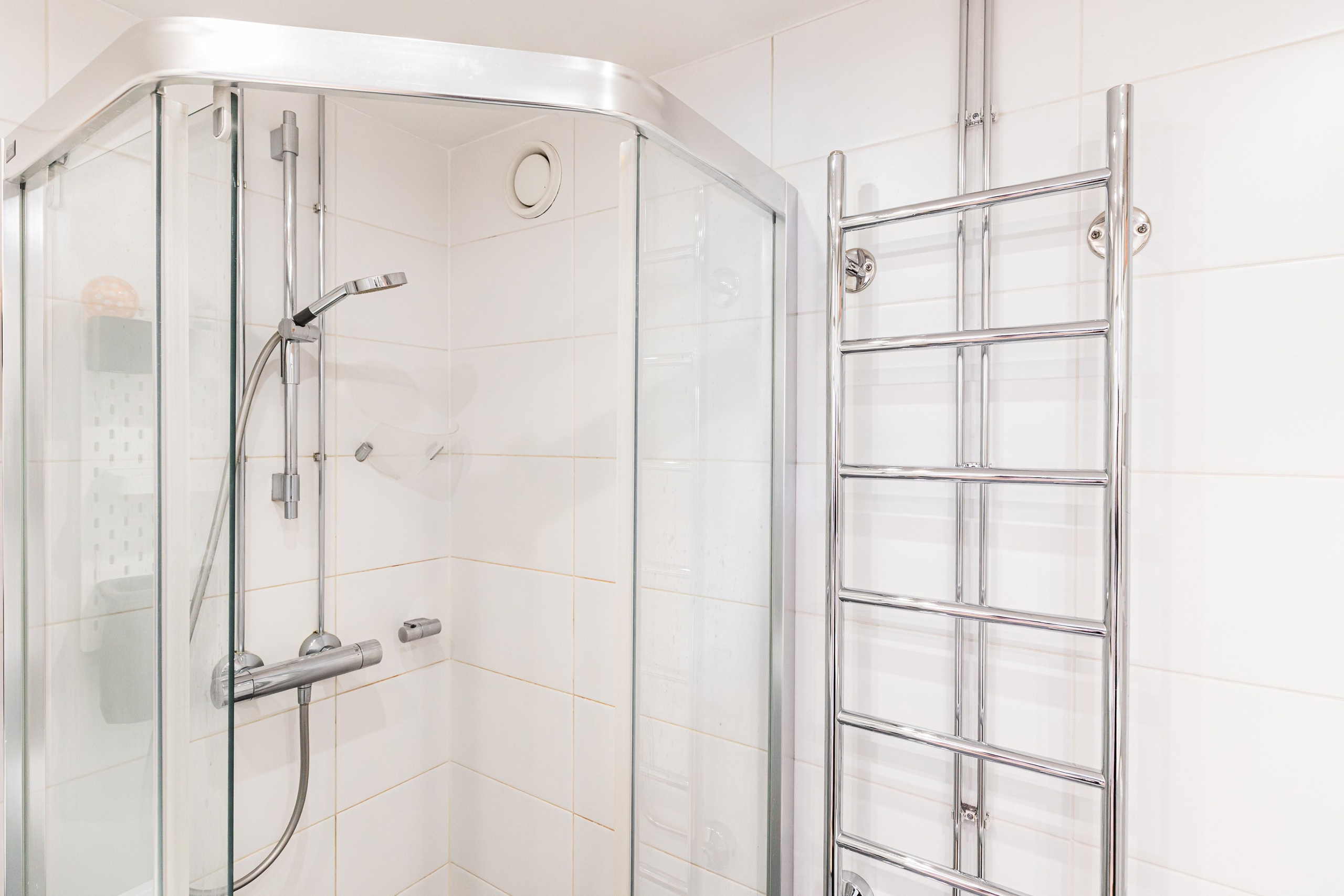 Aiheen valokuvaus. Ekaterina Mansur, muotokuvafotografi Suomessa (Helsingissä ja Uudellam