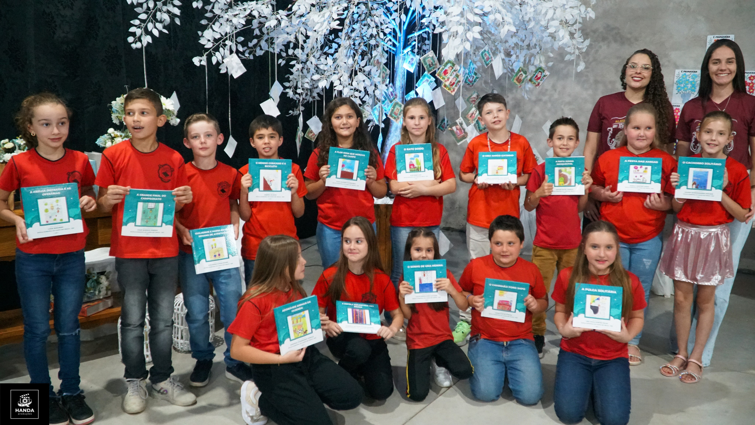 Noite autógrafos colégio Aurélio Buarque de Holanda. Handa Produções