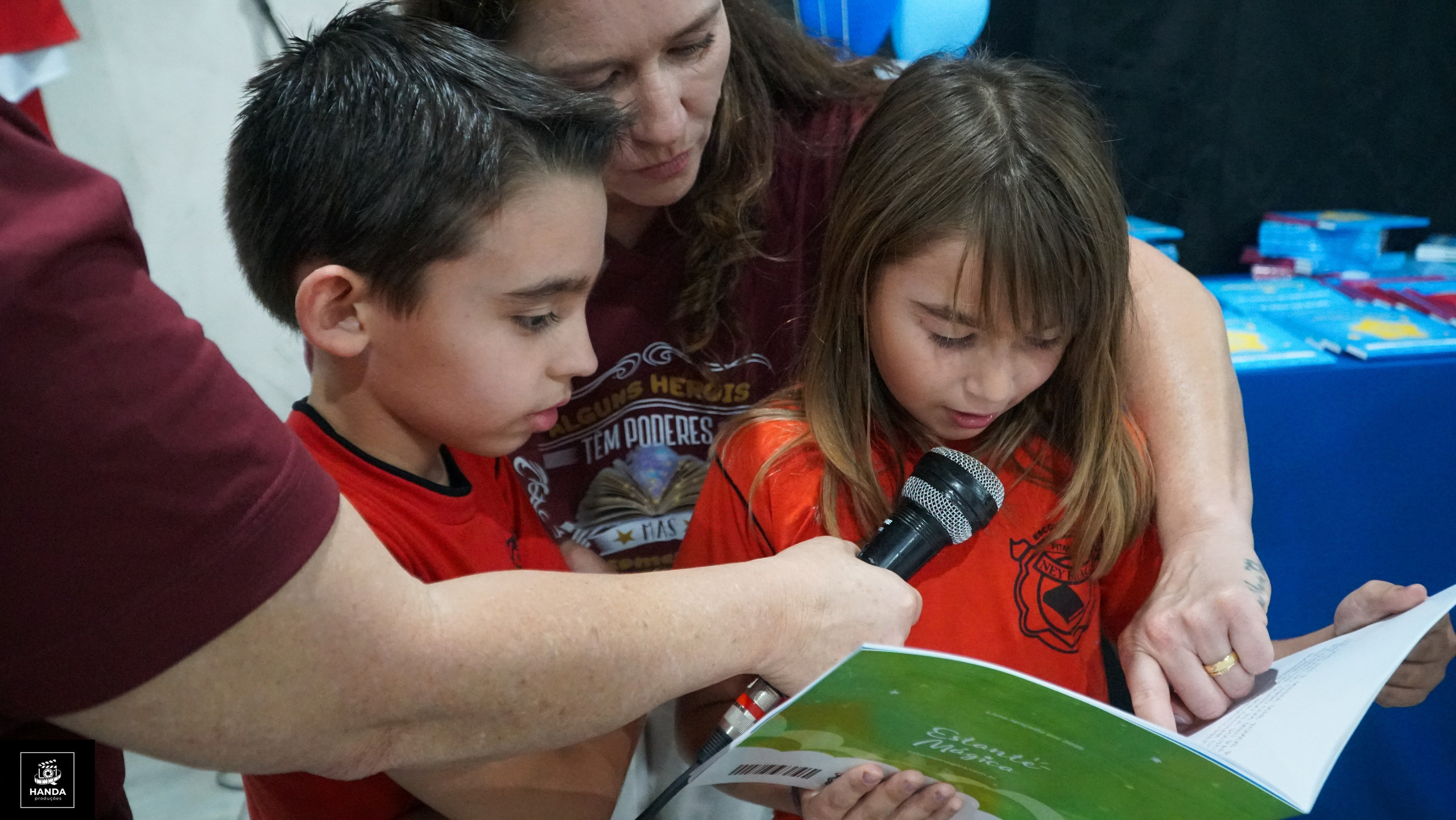 Noite autógrafos colégio Aurélio Buarque de Holanda. Handa Produções