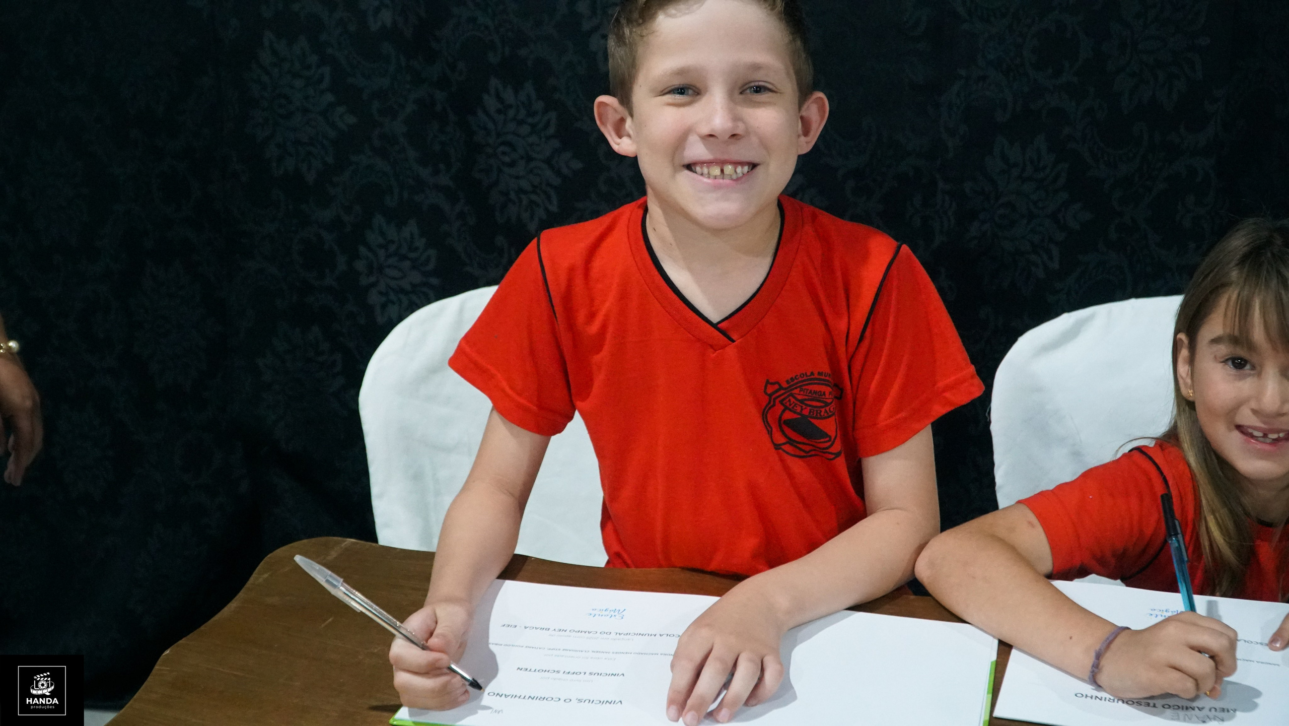 Noite autógrafos colégio Aurélio Buarque de Holanda. Handa Produções