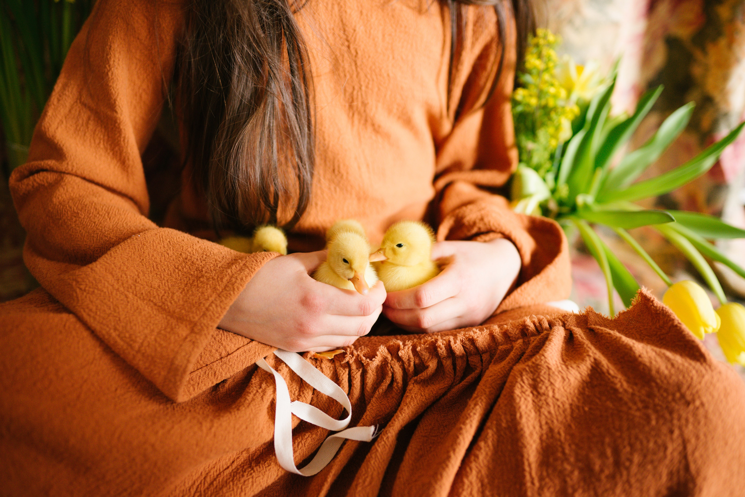Ședințe Foto de Paște Brașov: Gălbenuș | Mădălina Beda. Madalina Beda- Artist vizual, fotograf, doula la nastere, consultant babywearing Brasov si in toata tara